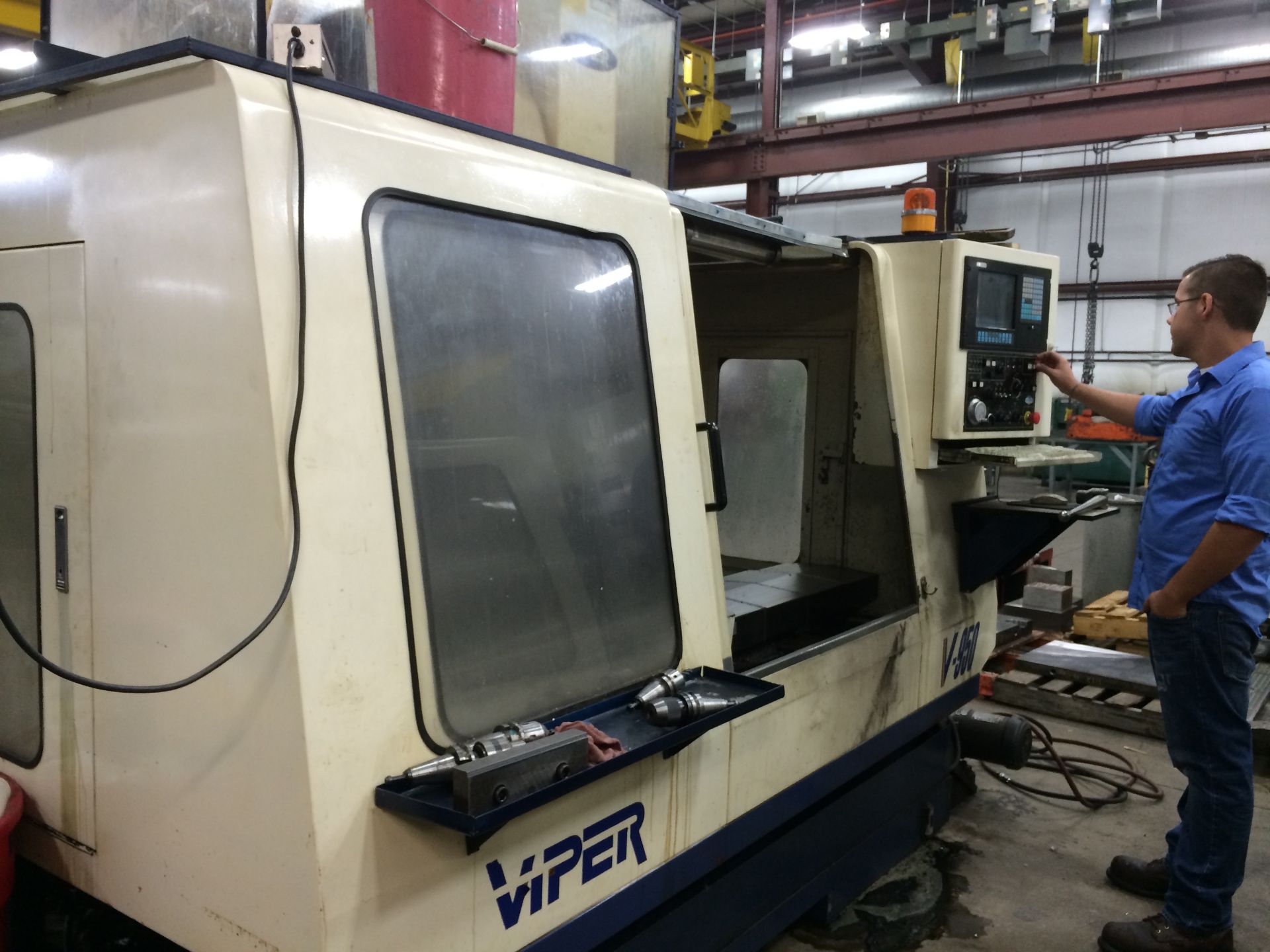 2000 Viper V-950 Vertical Machining Center