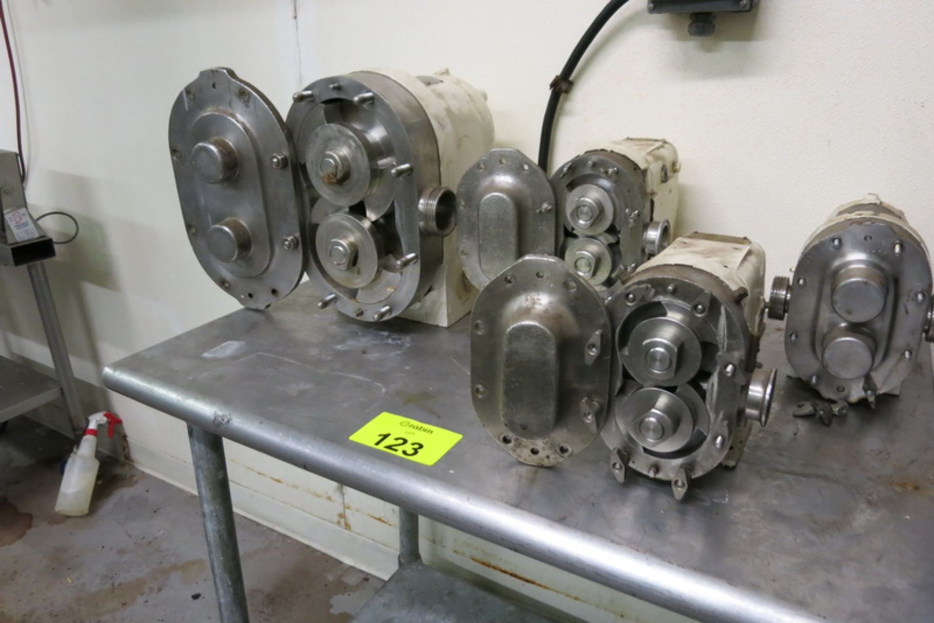 [Lot] (4) Waukesha positive pump heads, (1) model 55, s/n D04761SSS, (3) model 15, s/n's 9755S5,