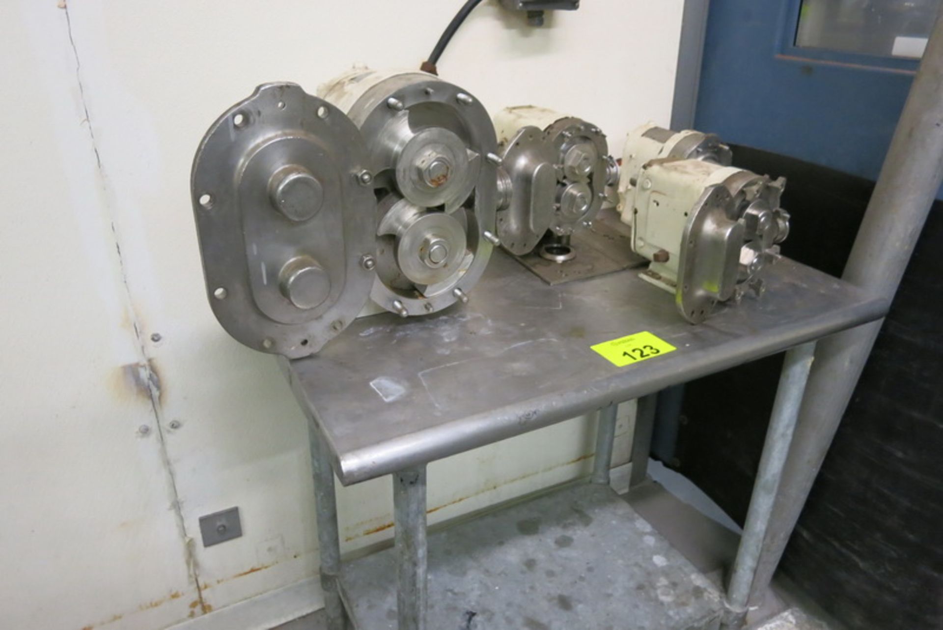 [Lot] (4) Waukesha positive pump heads, (1) model 55, s/n D04761SSS, (3) model 15, s/n's 9755S5, - Image 2 of 2