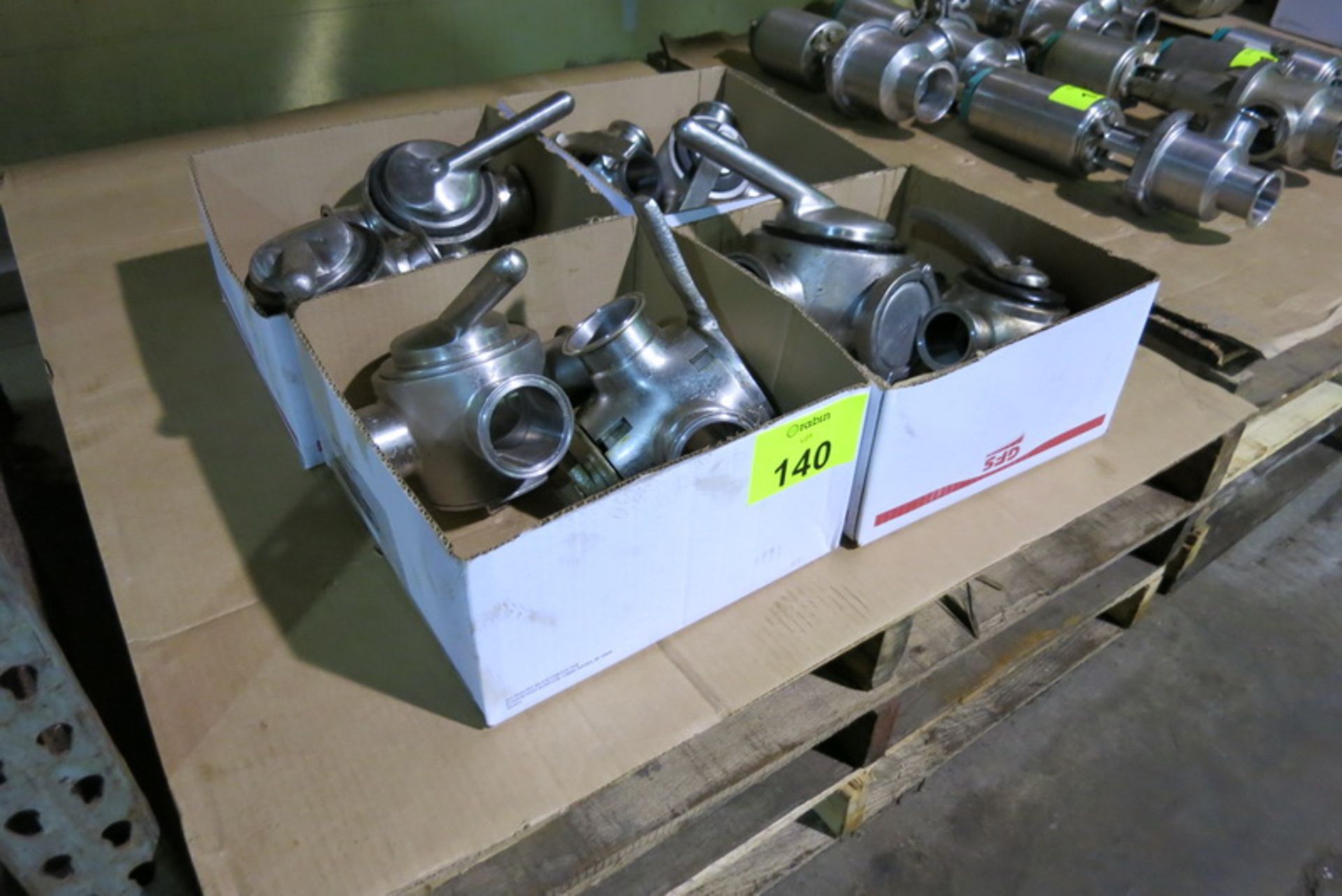 [Lot] (8) Valves, stainless 3-way, (1) 3", (3) 2", (4) 2 1/2"