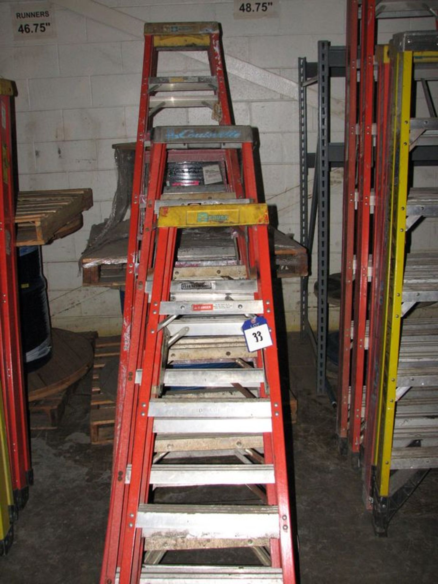 Lot (5) fiberglass ladders; (1) 3', (2) 4' and (2) 8'