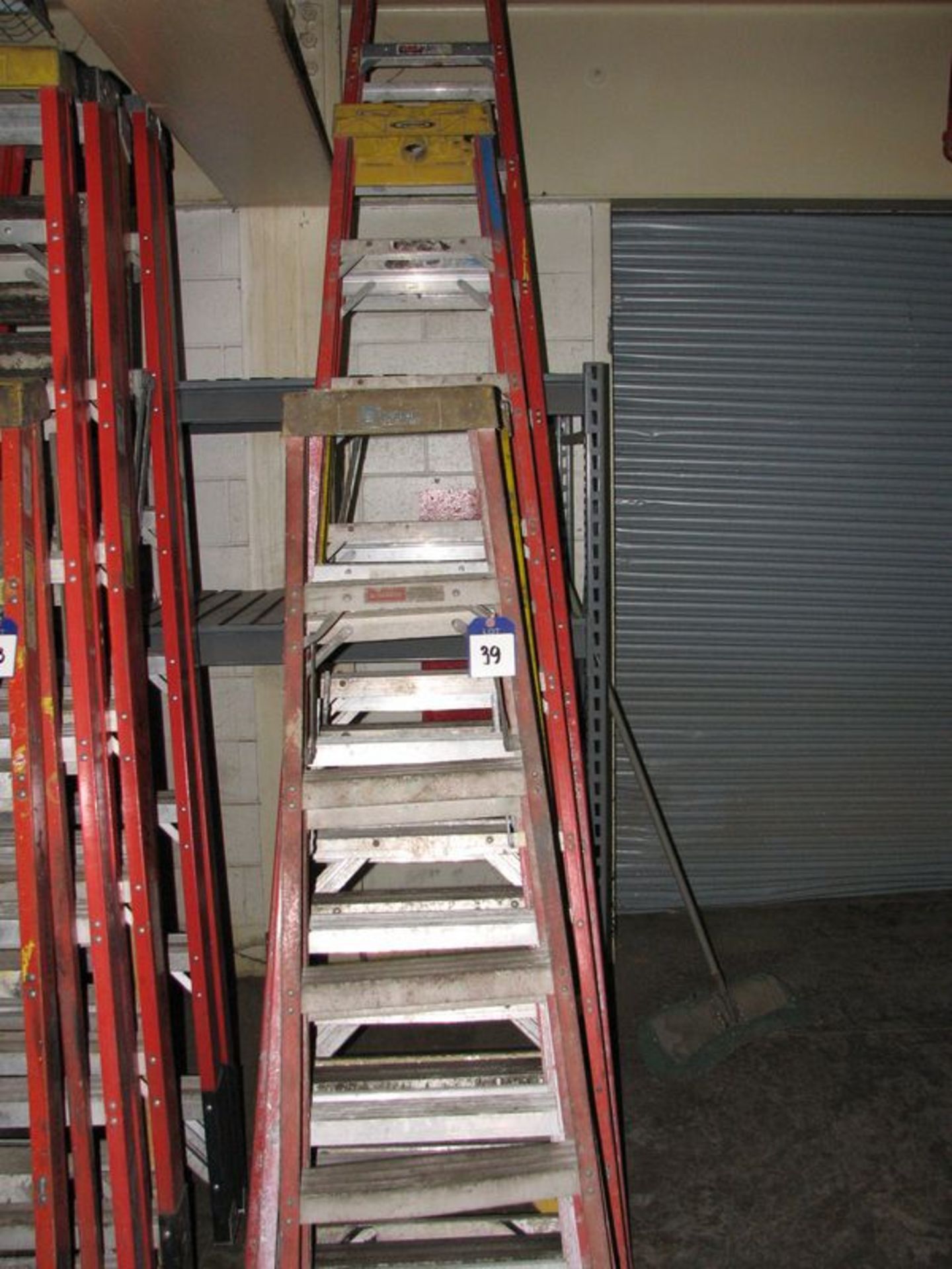 Lot (5) fiberglass ladders; (1) 6' and (4) 8'