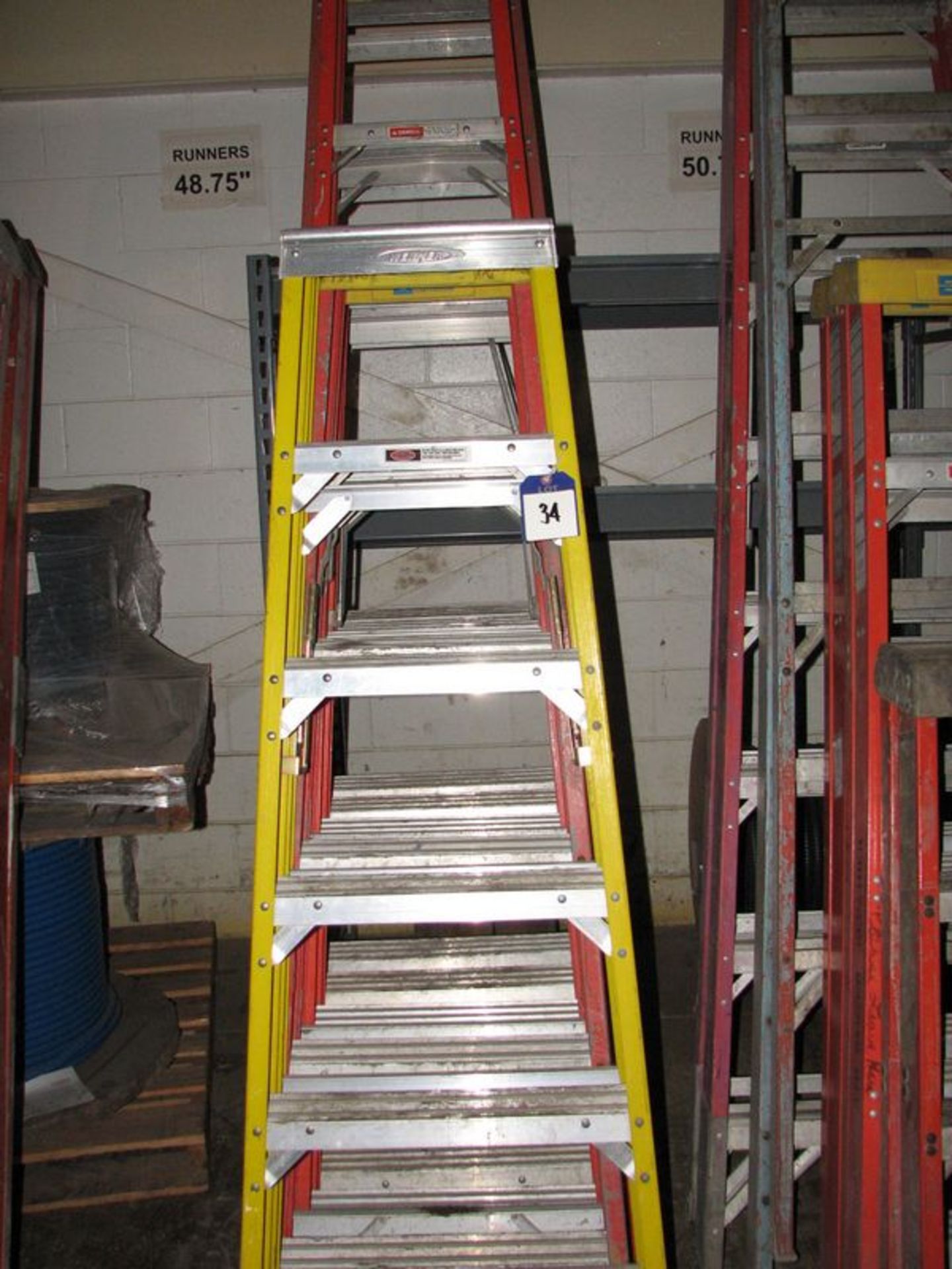 Lot (5) fiberglass ladders; (3) 6', (1) 8' and (1) 10'