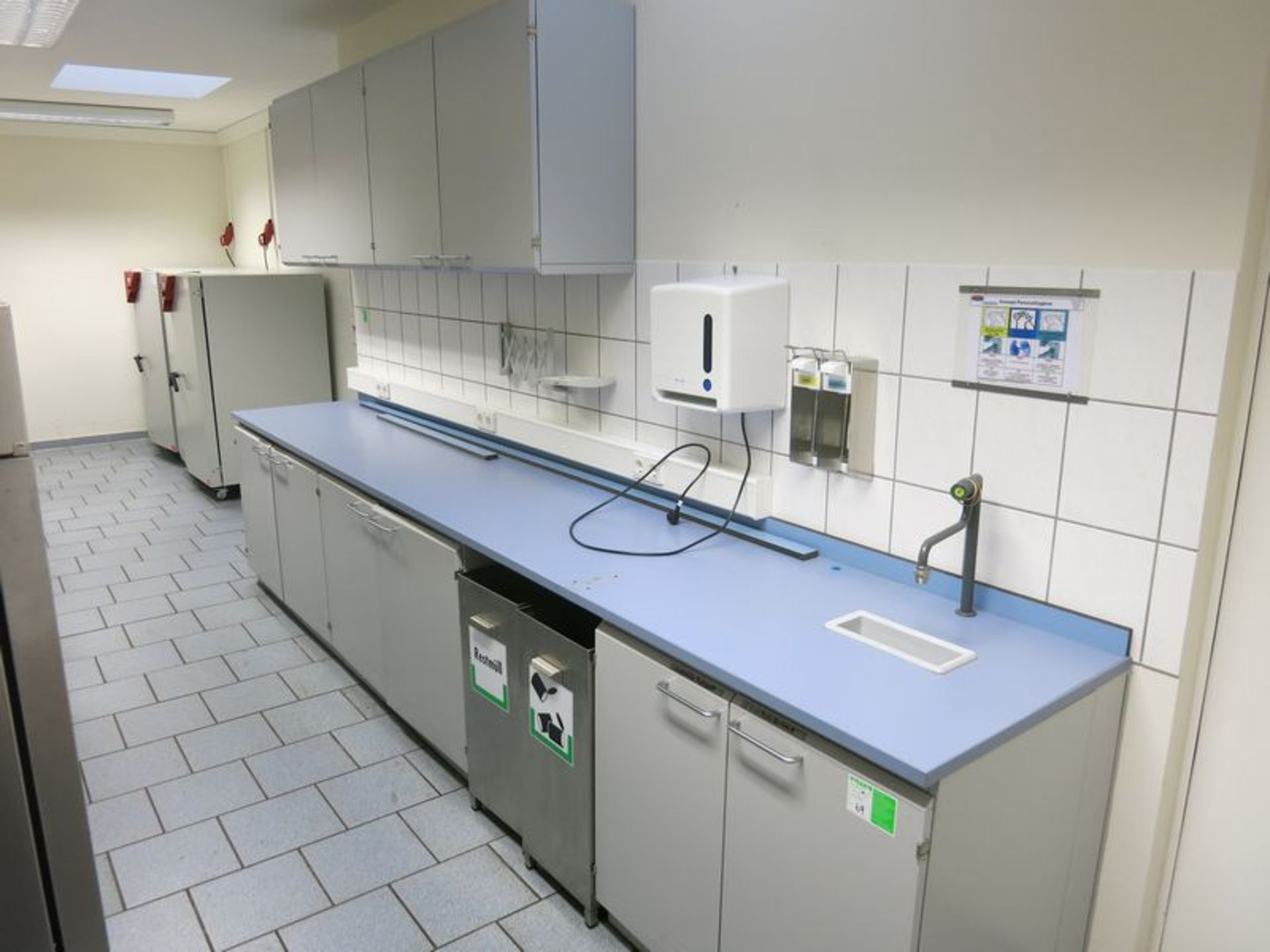 Lot of Laboratory furniture, counters, sinks, tables, wall cabinets  [Location: Bldg 6.] - Image 2 of 7