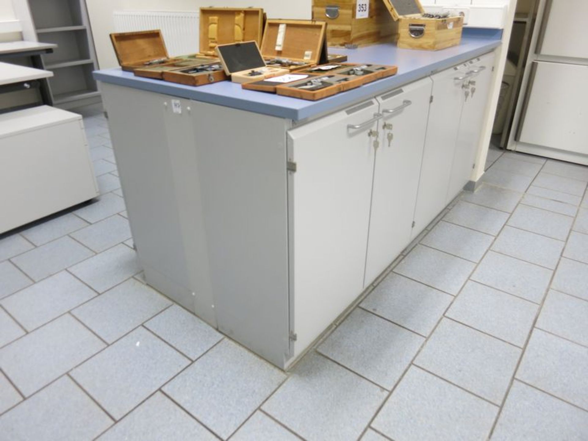 Lot of Laboratory furniture, counters, sinks, tables, wall cabinets  [Location: Bldg 6.] - Image 4 of 7