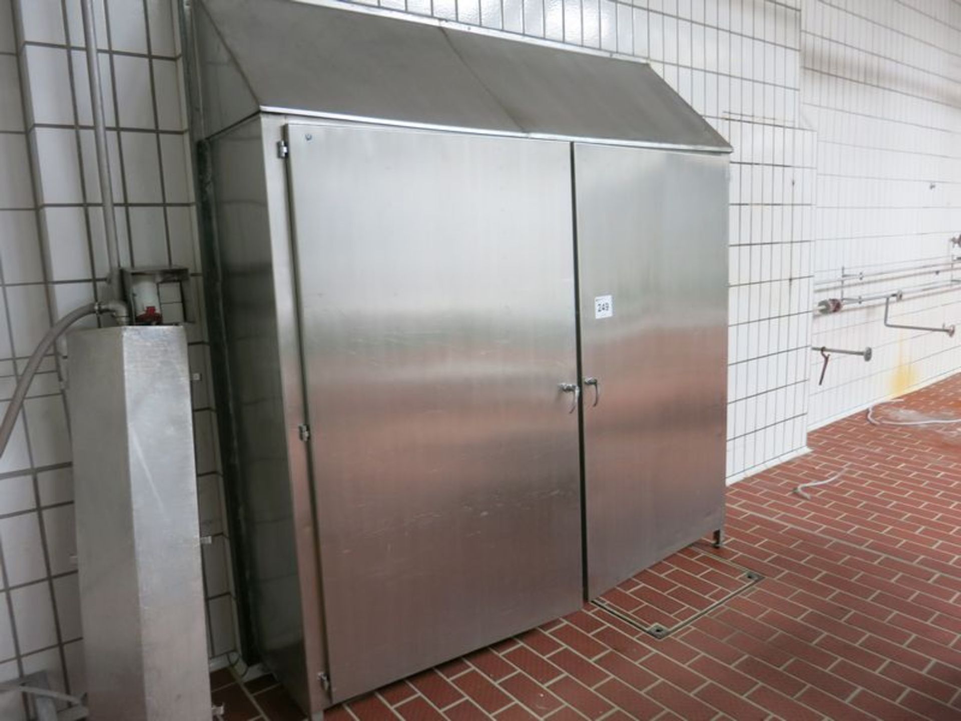 Stainless cabinets,  [Location: Bldg 22. ] - Image 2 of 4