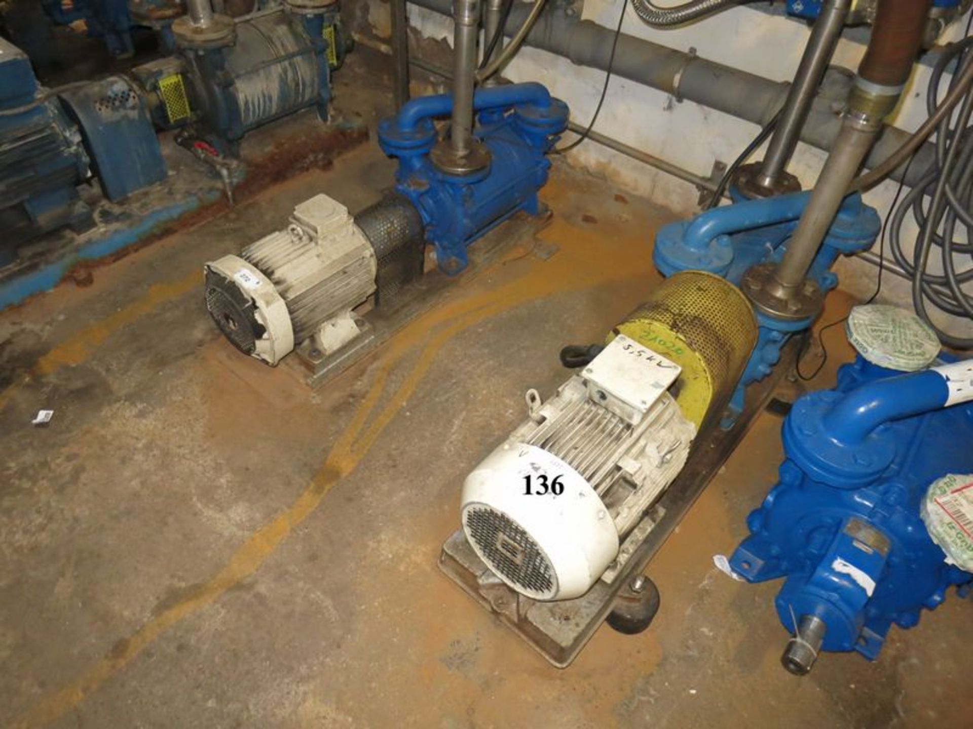 Vacuum pumps,  (2) without motors [Location: Bldg 17.] - Image 2 of 3