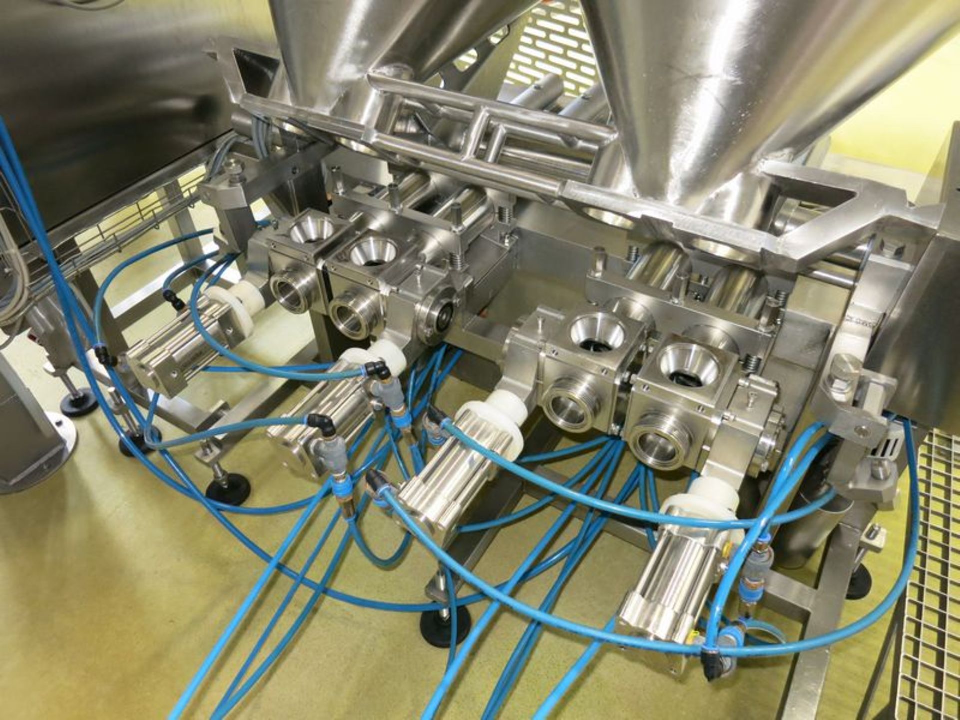 Mondini cup/pot filling & sealing line, with singulator alignment assembly, (2) particle & sauce - Image 3 of 22