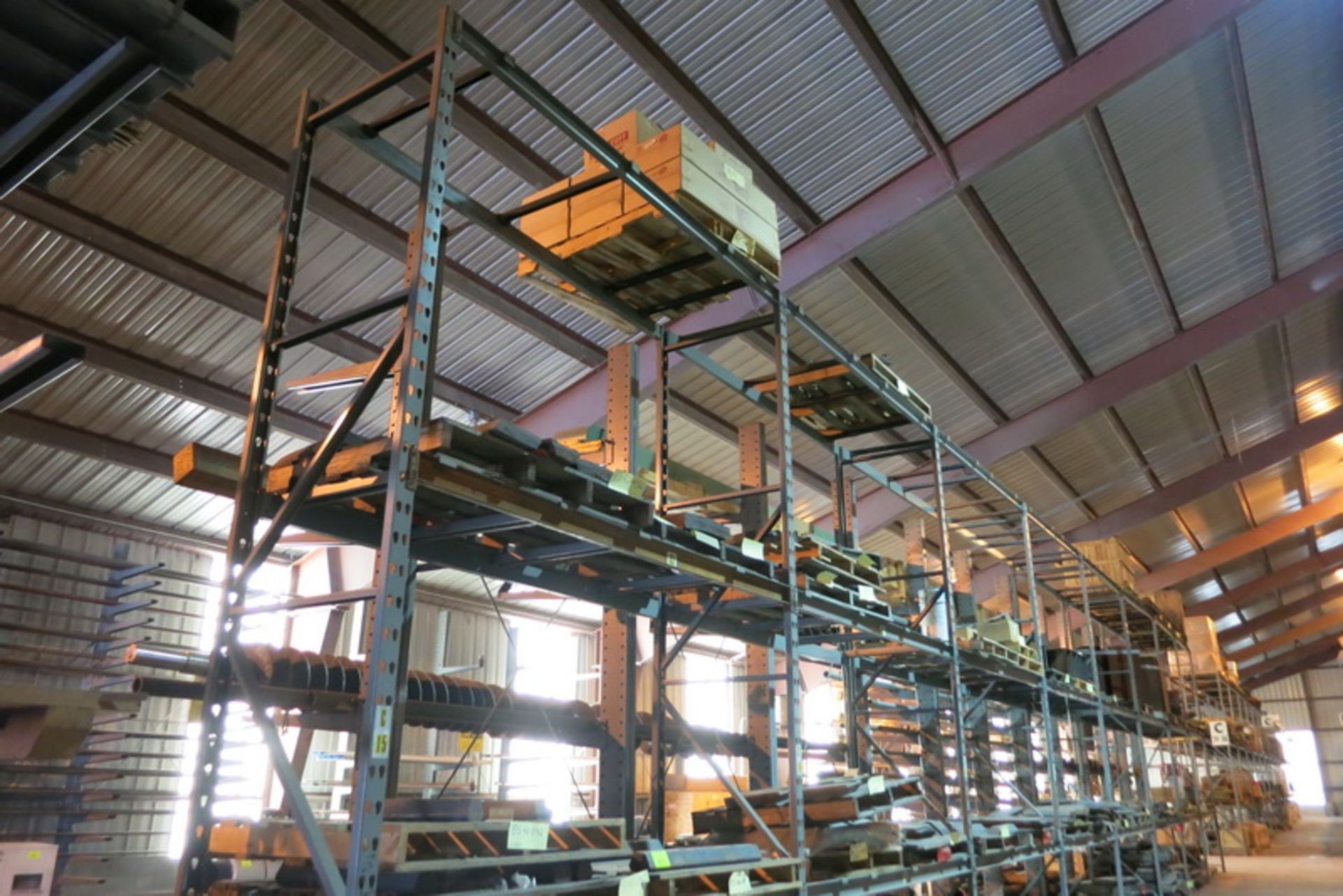 [Lot] Sammons 21 Sections pallet racking, with 23 uprights - 15" H x 36" W, 126 crossbeams - 9' L, - Image 4 of 4