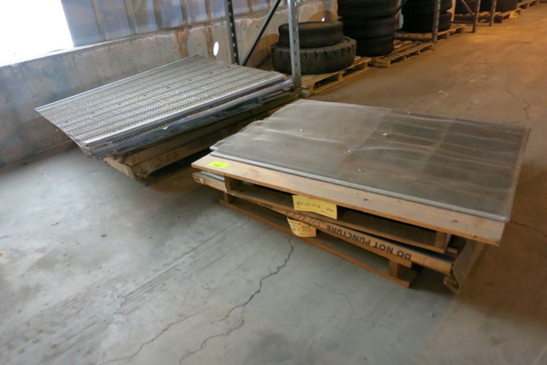 [Lot] Vibratory screens, 4' x 5', 9 pallets  [Asset #: 85-68-727 / 729]