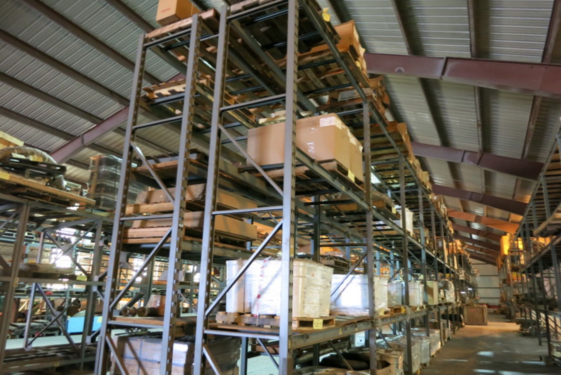 [Lot] Sammons 16 sections pallet racking, with 18 uprights, 15' H x 34" W, 96 crossbeams, 9' L, - Image 2 of 2