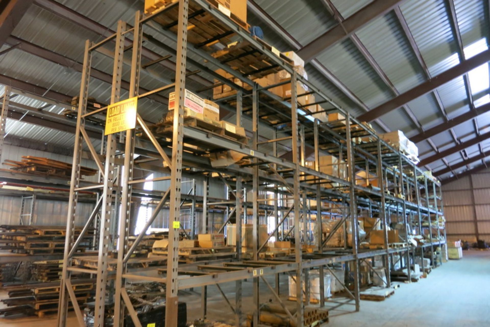 [Lot] Sammons 16 sections pallet racking, with 18 uprights, 15' H x 34" W, 96 crossbeams, 9' L,