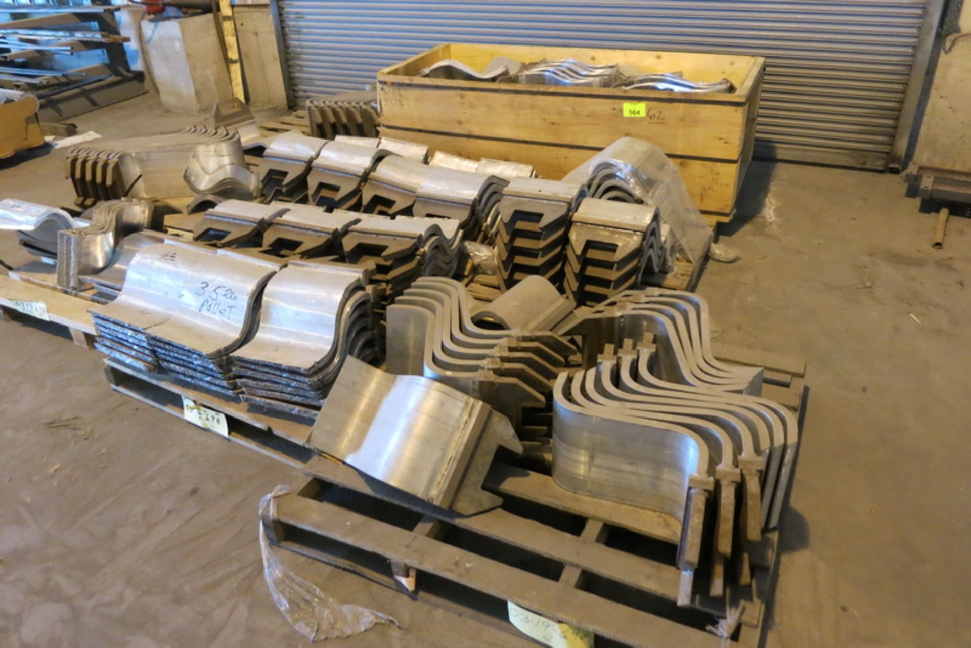 [Lot] Aluminum S-risers, 7 pallets, 1 crate, 137 pieces