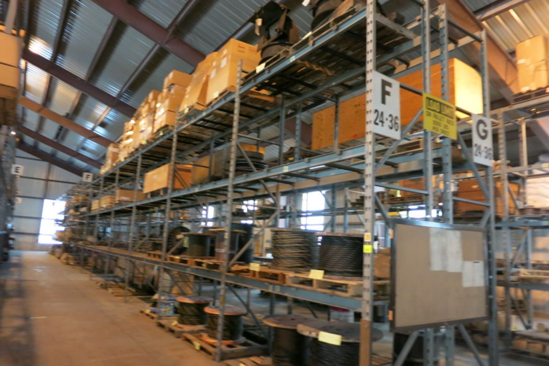 [Lot] Sammons 26 sections pallet racking, with 28 uprights, 15' H x 34" W, 158 crossbeams, 9' L, Row