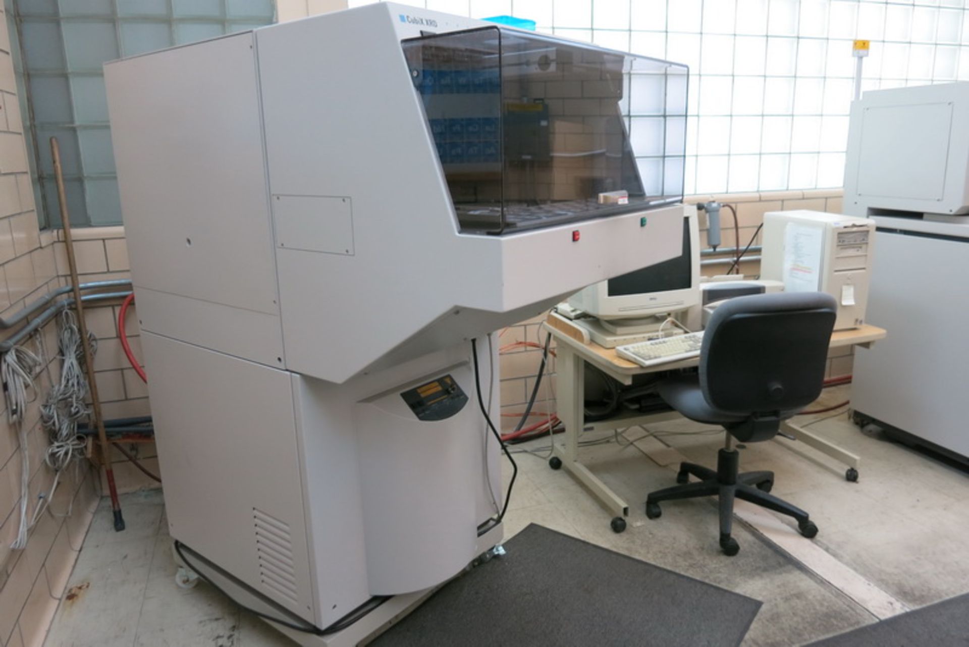 Philips analytical x-ray, model Cubix XRD, s/n DY1008, with computer and printer
