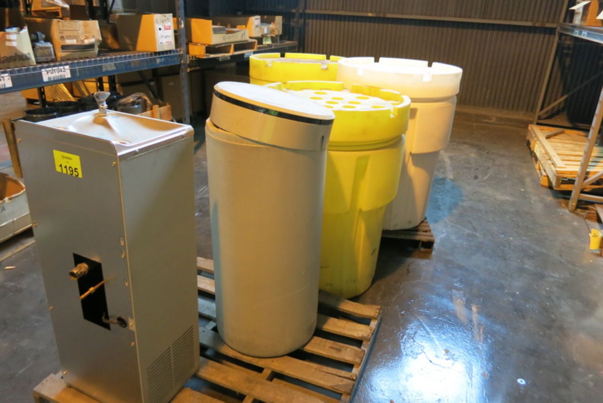 [Lot] (3) Poly salvage drums (2) drinking fountain / coolers