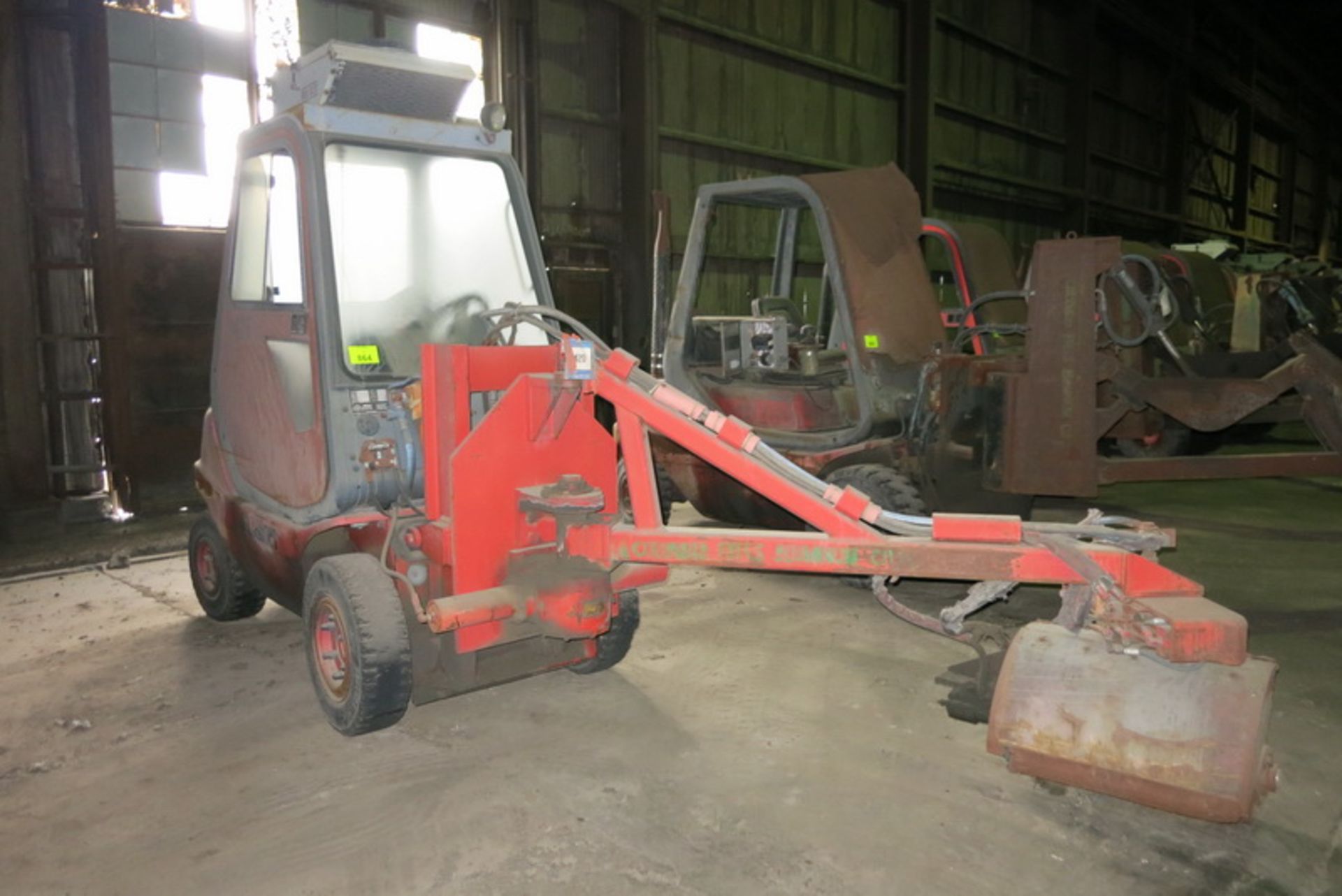 Linde ore trimmer, model H25D, s/n 351G11009025, diesel, solid tire, broom attachment  [Asset #: