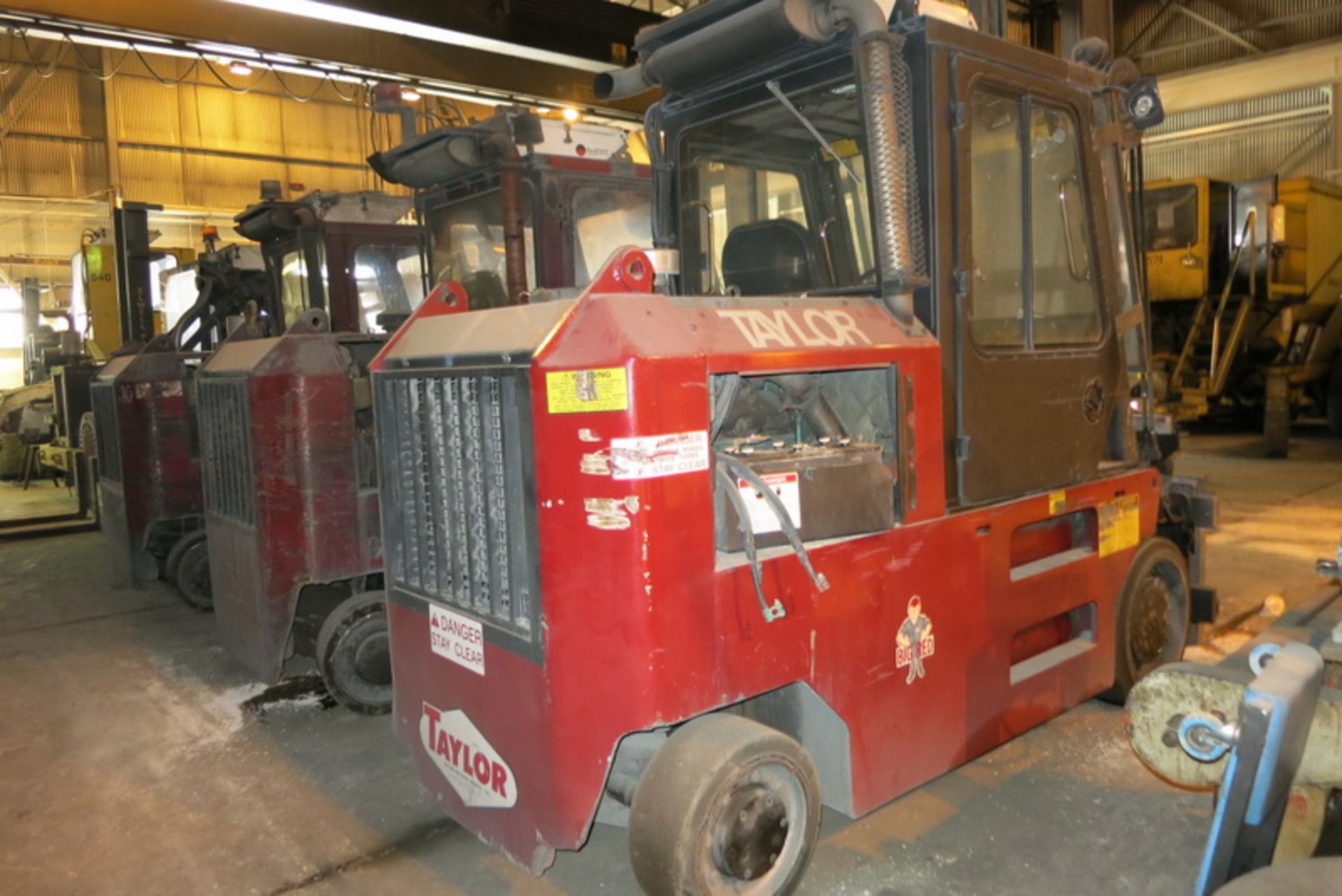 Taylor forklift, model TC230S, s/n SJ725024, 23,000 lb. cap., single stage mast with rotator, side - Image 2 of 2