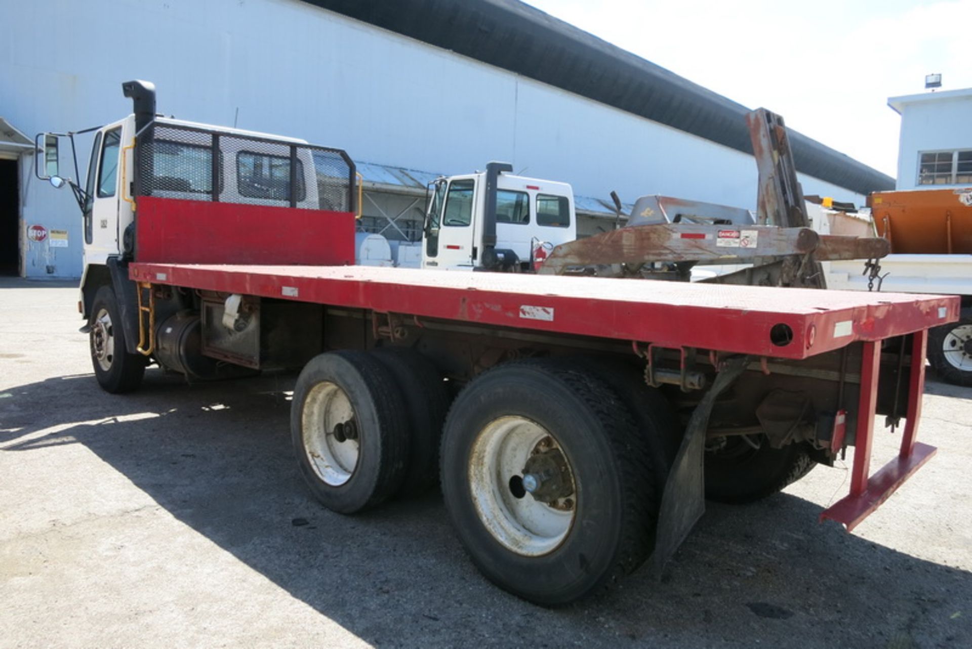 1993 Ford CF 7000 flatbed truck, 24", tandem axle, 29,000 GVWR, automatic transmission, 158,523 - Image 2 of 2