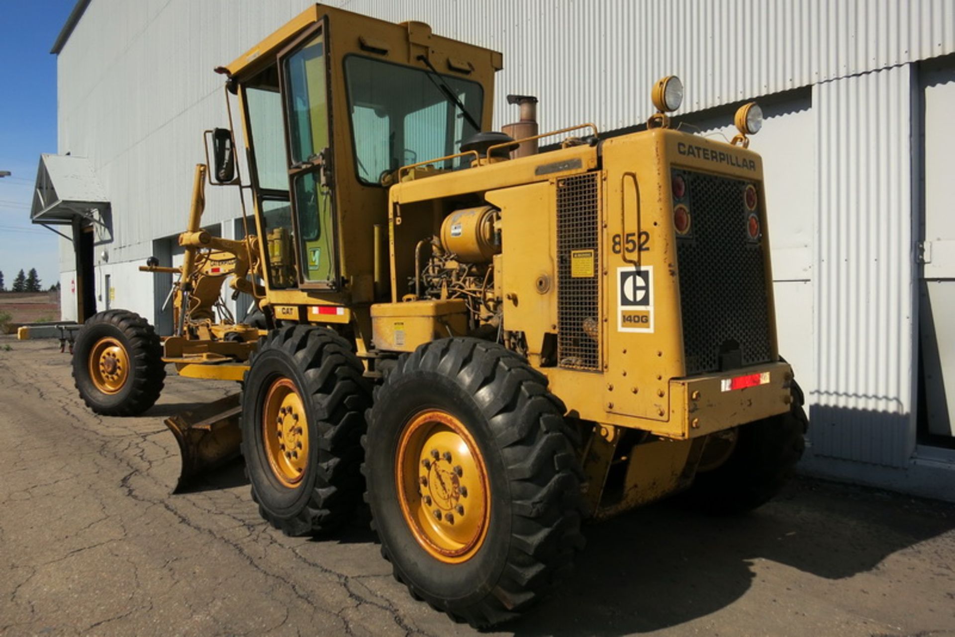 Caterpillar grader, model 140G, s/n 72V08264 / 08Z27043, (1985)  [Asset #: 852] - Image 2 of 2