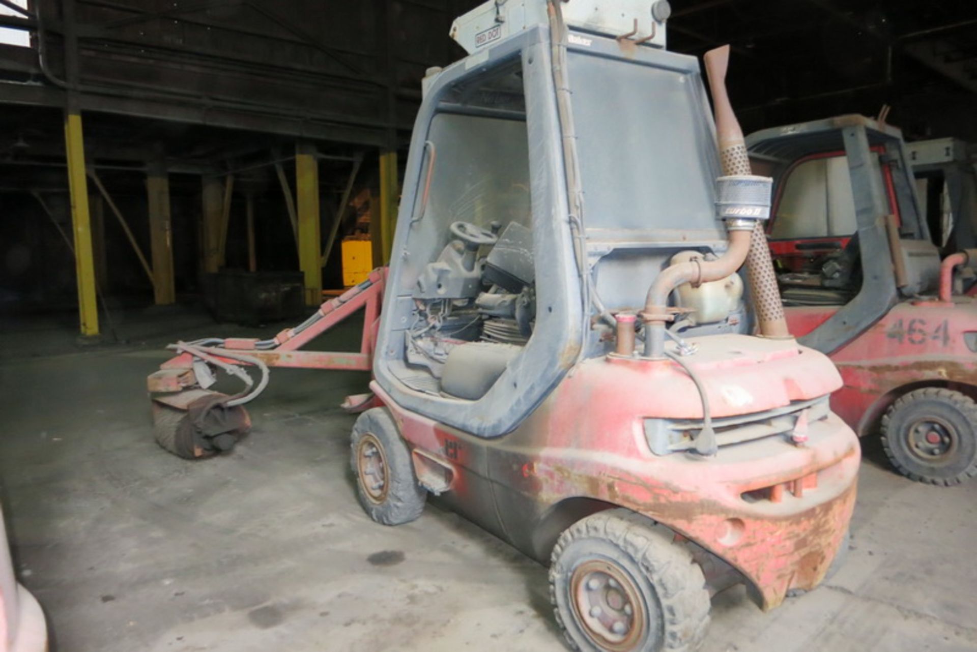 Linde ore trimmer, model H25D, s/n 351G11009025, diesel, solid tire, broom attachment  [Asset #: - Image 2 of 2