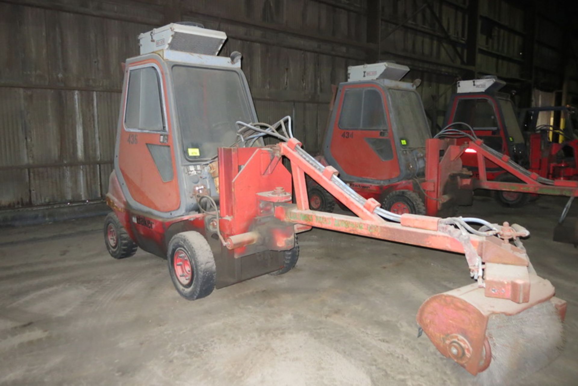 Linde ore trimmer, model H25D, s/n 351G11005725, diesel, solid tire, broom attachment  [Asset #: