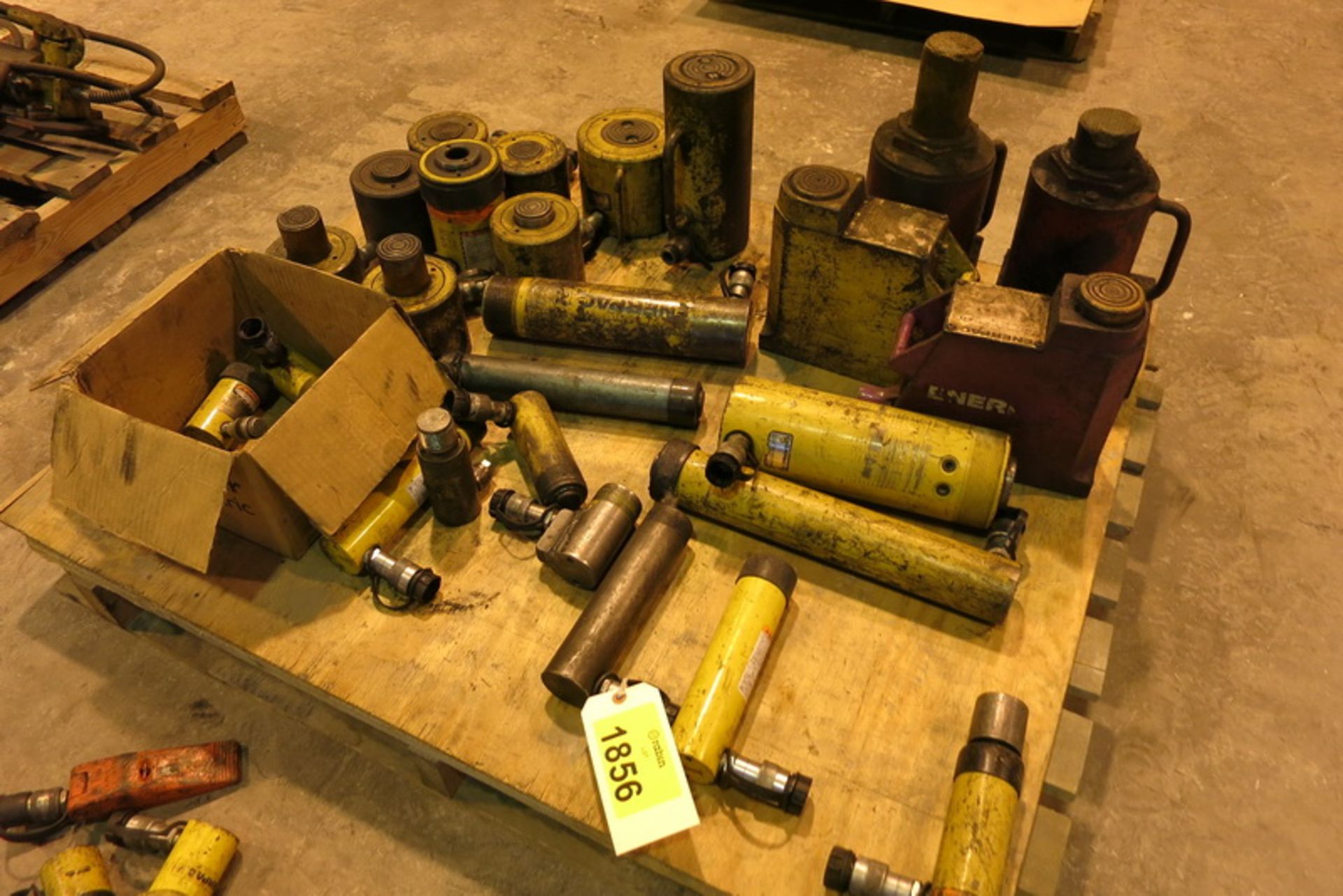 [Lot] Miscellaneous hydraulic jacks