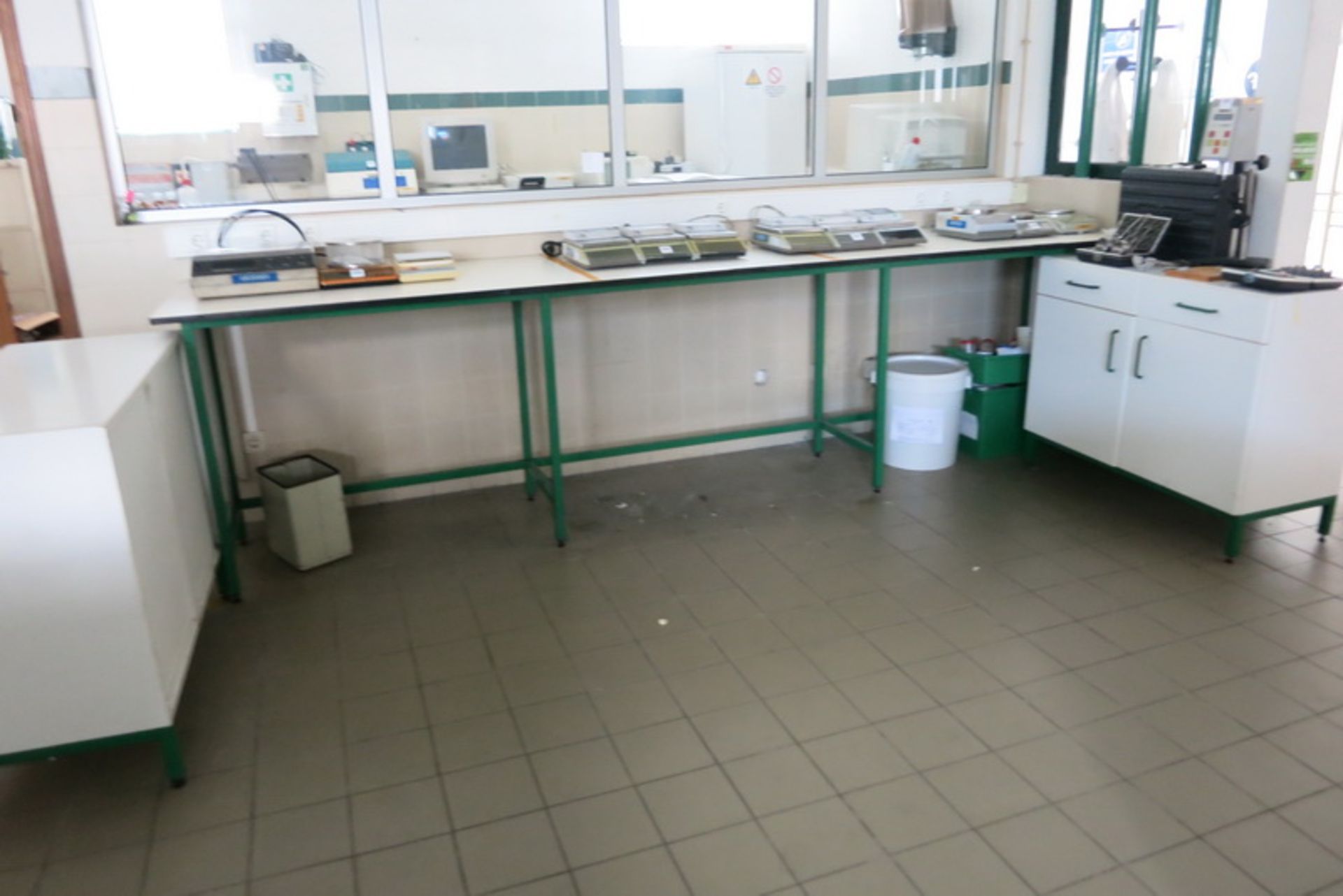 QA lab counters - Image 3 of 4