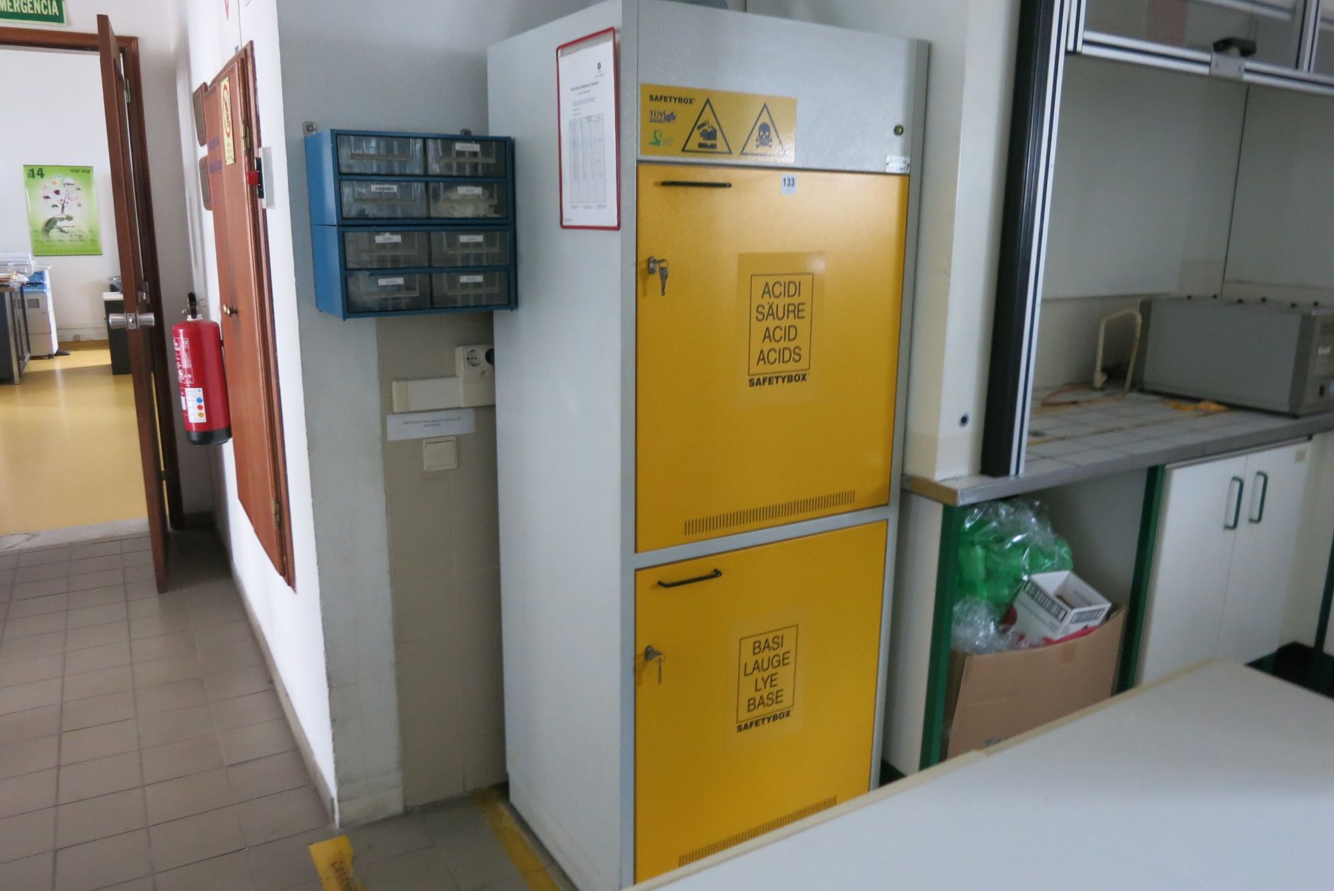 TUV/GS corrosive storage cabinet