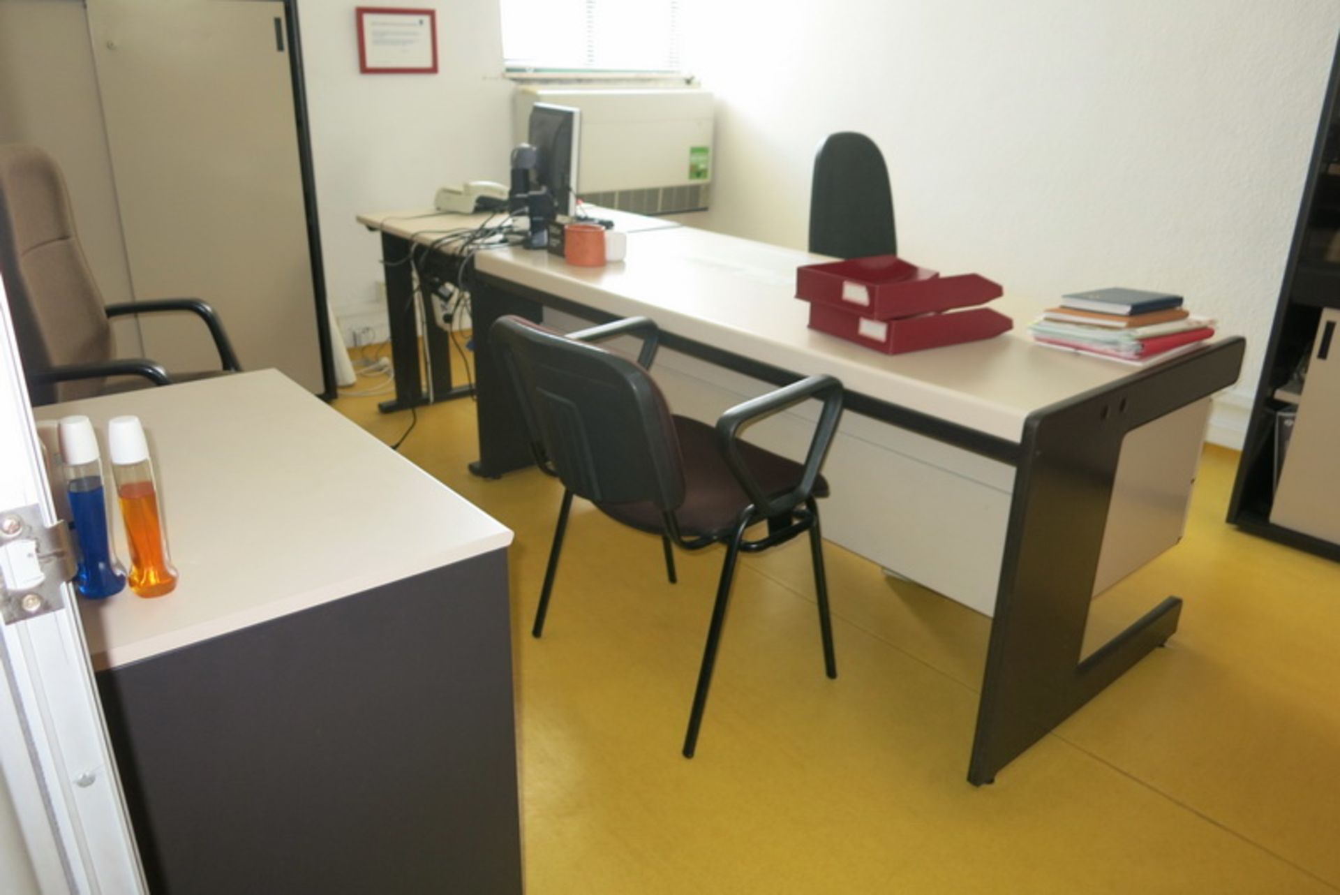 Office furnishings, including: desks, chairs, storage cabinets & tables - Image 4 of 5