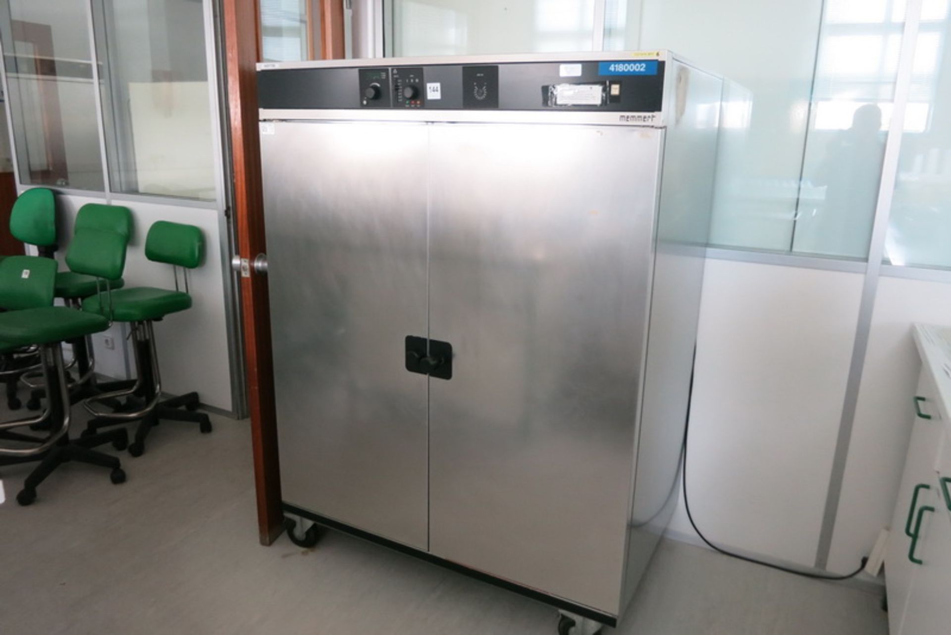 Memmert incubator, model BE800, s/n e8990080, mobile