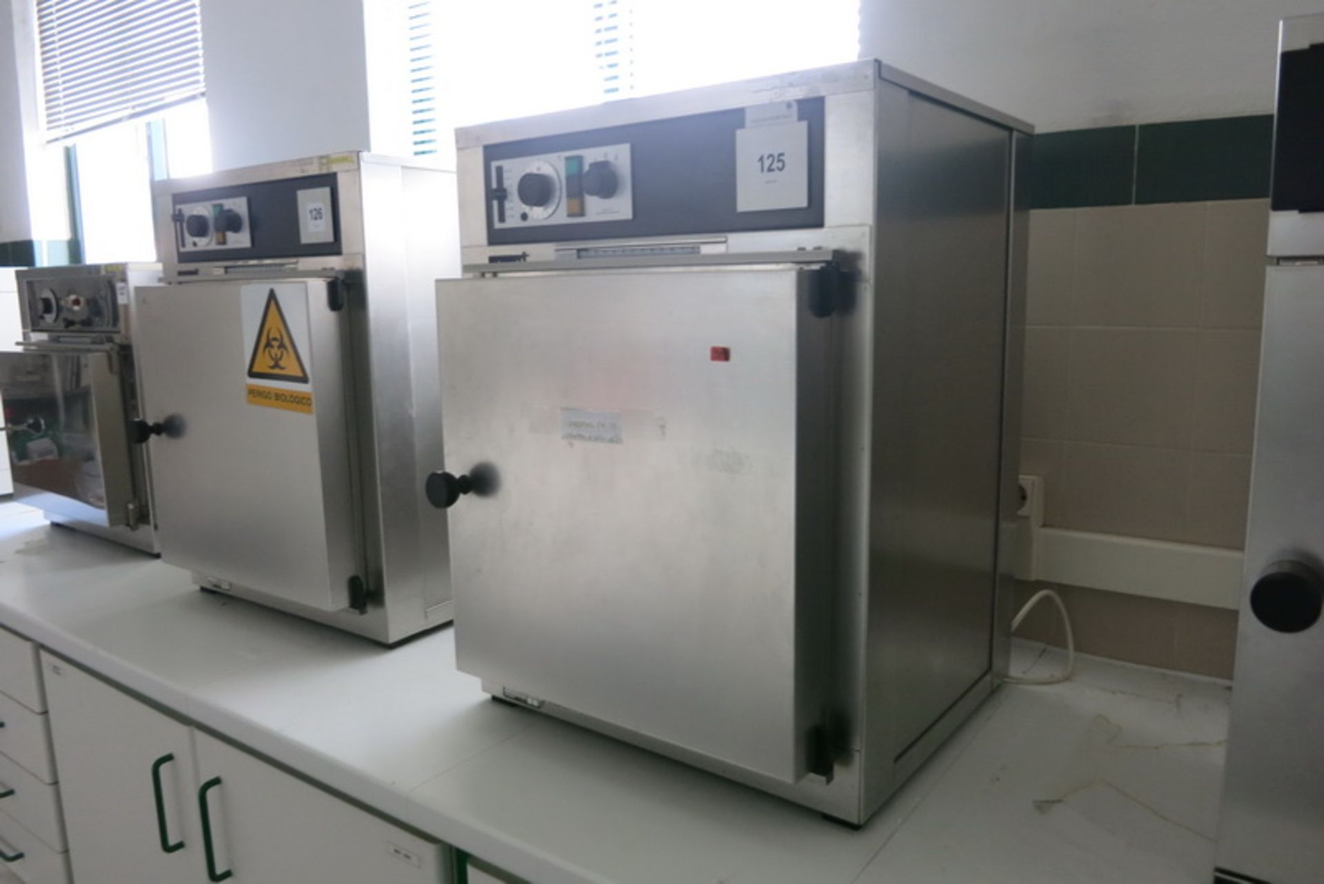 Memmert incubator, model B30, s/n 810809