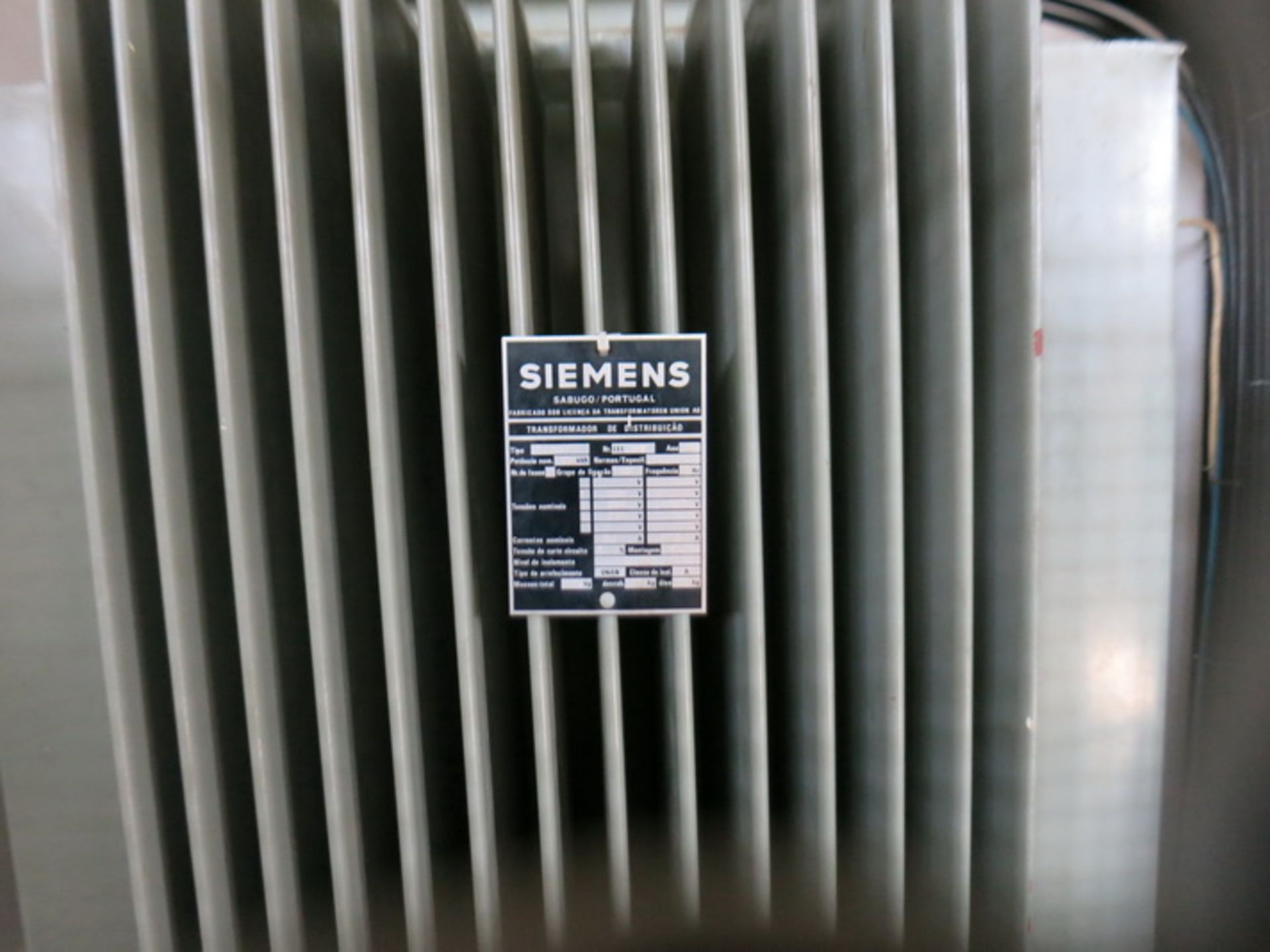 Siemens Electrical switchgear, with 1600 kva transformer - Image 4 of 4