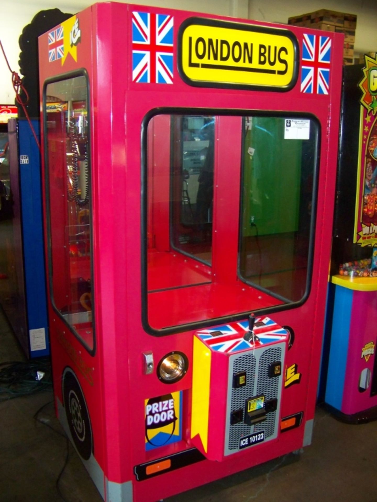 LONDON PLUSH BUS ICE CLAW CRANE MACHINE