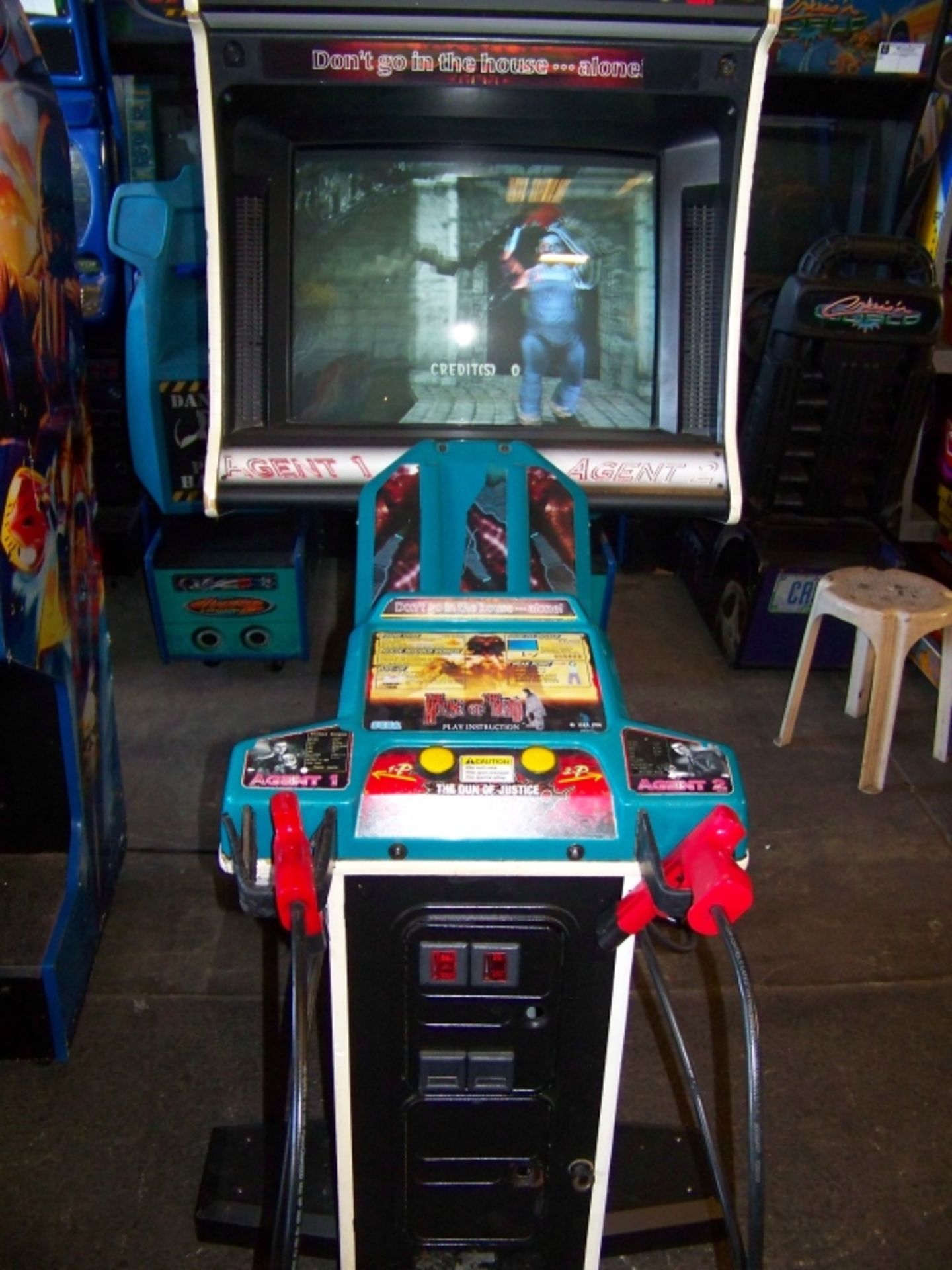 HOUSE OF THE DEAD ZOMBIE SHOOTER ARCADE GAME - Image 3 of 4