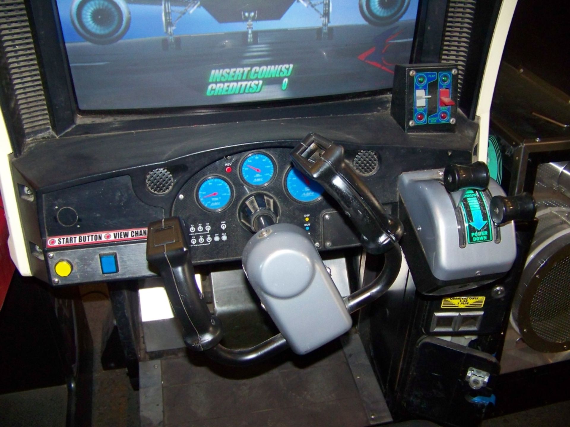 AIRLINE PILOTS FLIGHT SIMULATOR ARCADE GAME SEGA - Image 2 of 4