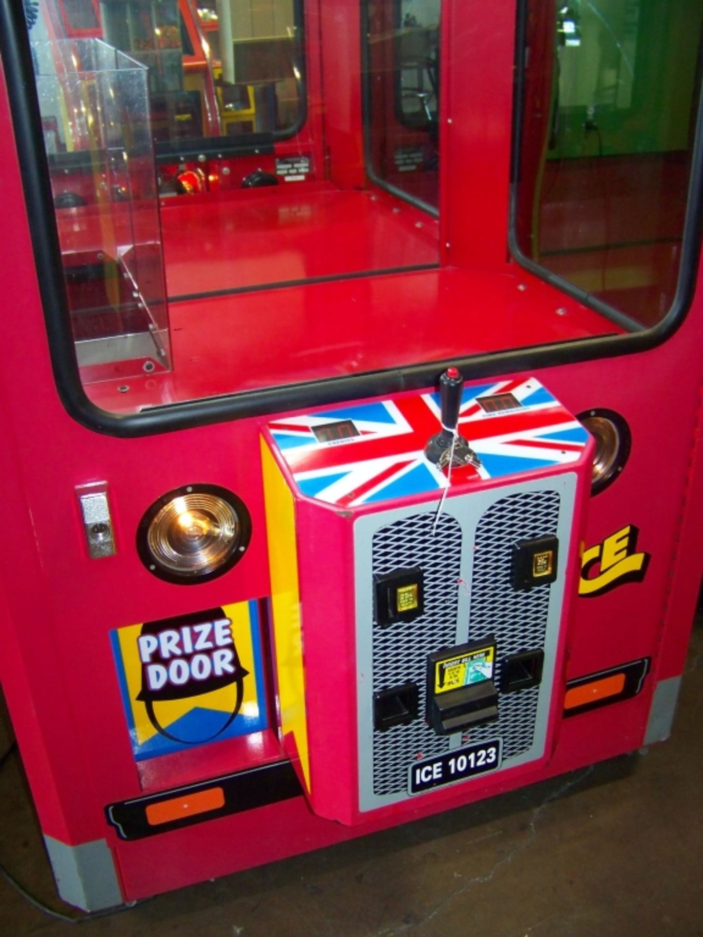 LONDON PLUSH BUS ICE CLAW CRANE MACHINE - Image 2 of 4