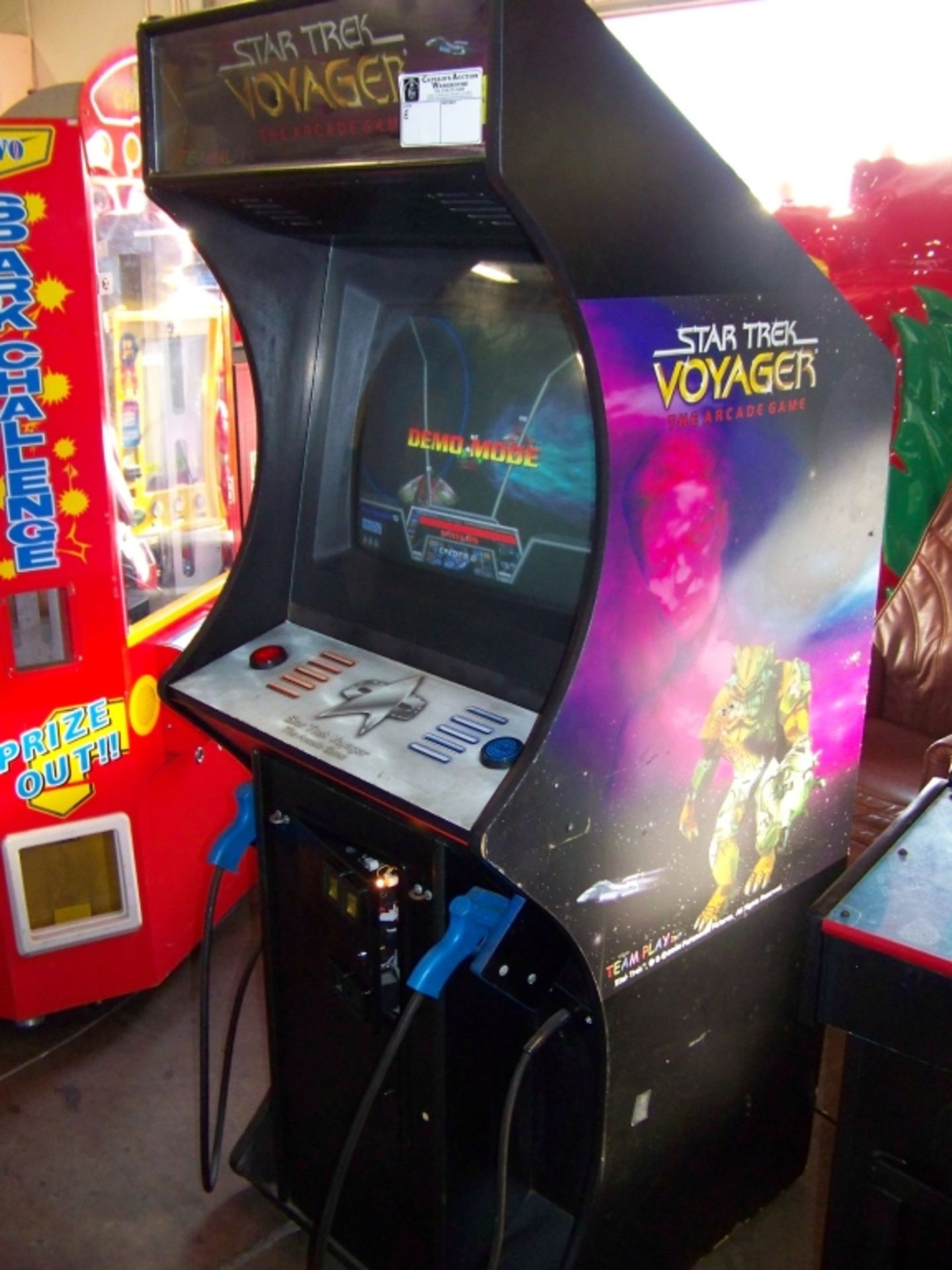 STAR TREK VOYAGER UPRIGHT SHOOTER ARCADE GAME