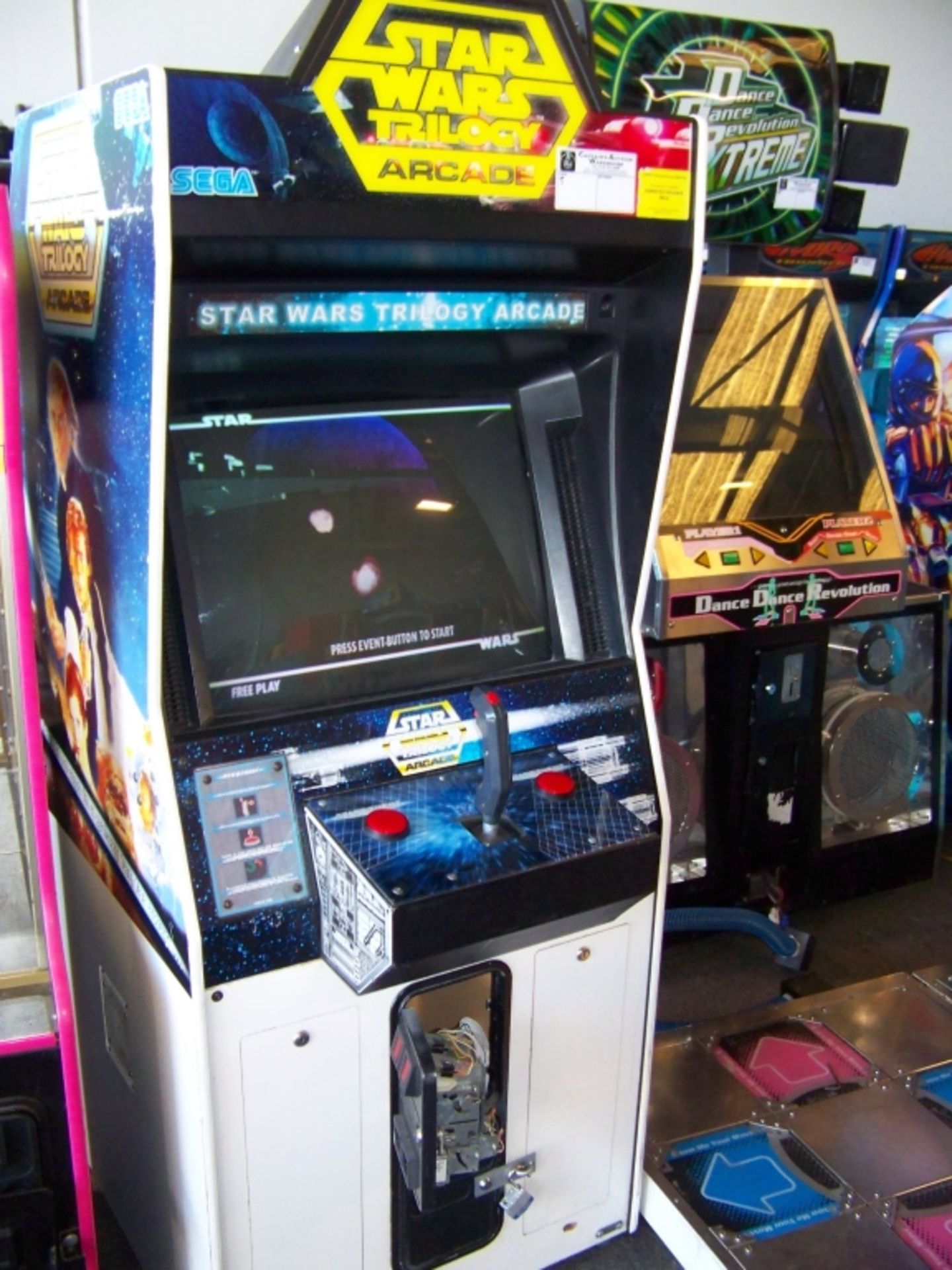 STAR WARS TRILOGY UPRIGHT ARCADE GAME SEGA - Image 3 of 6