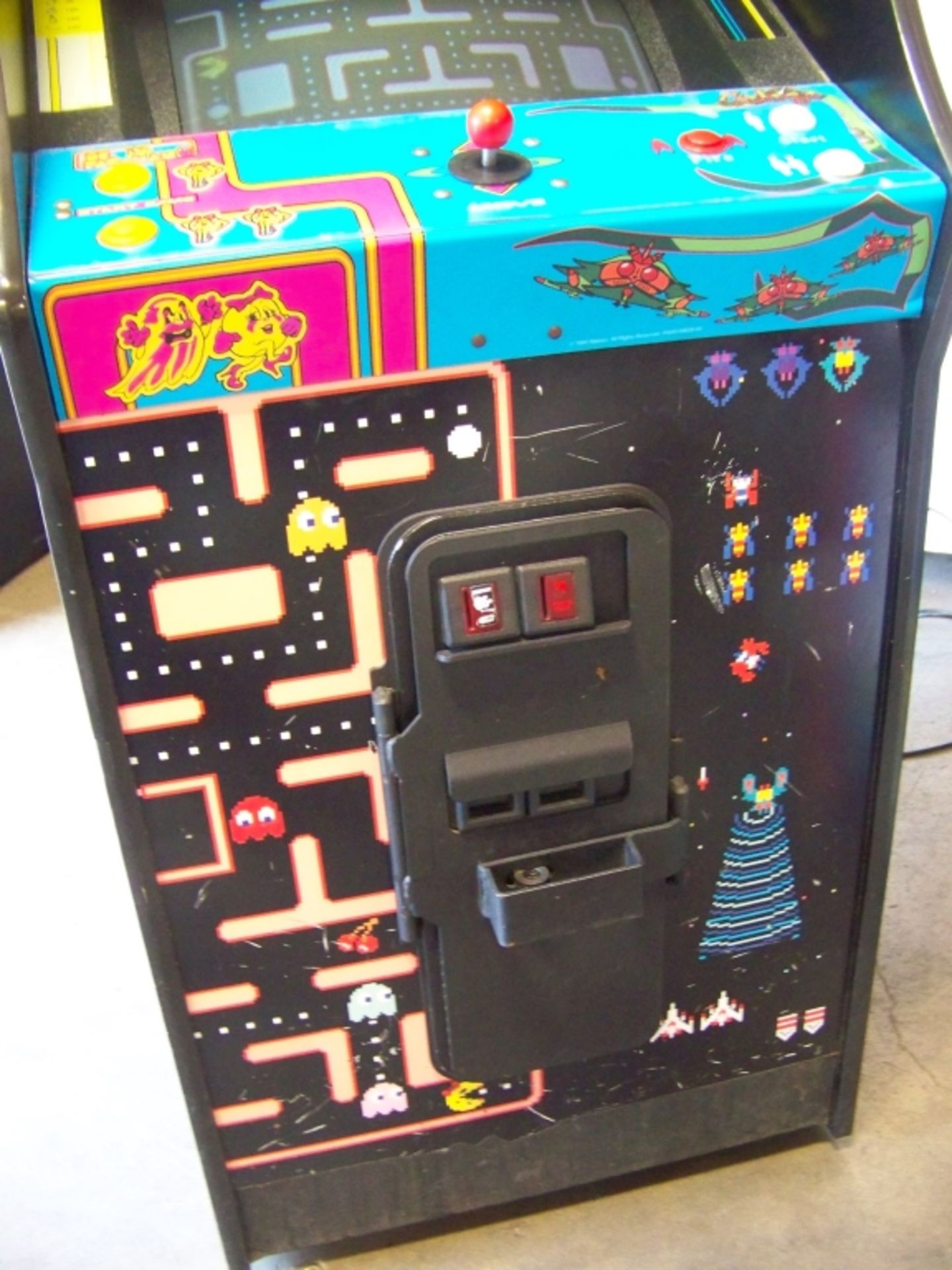 CLASS OF 1981 NAMCO MS. PACMAN GALAGA COMBO - Image 2 of 9