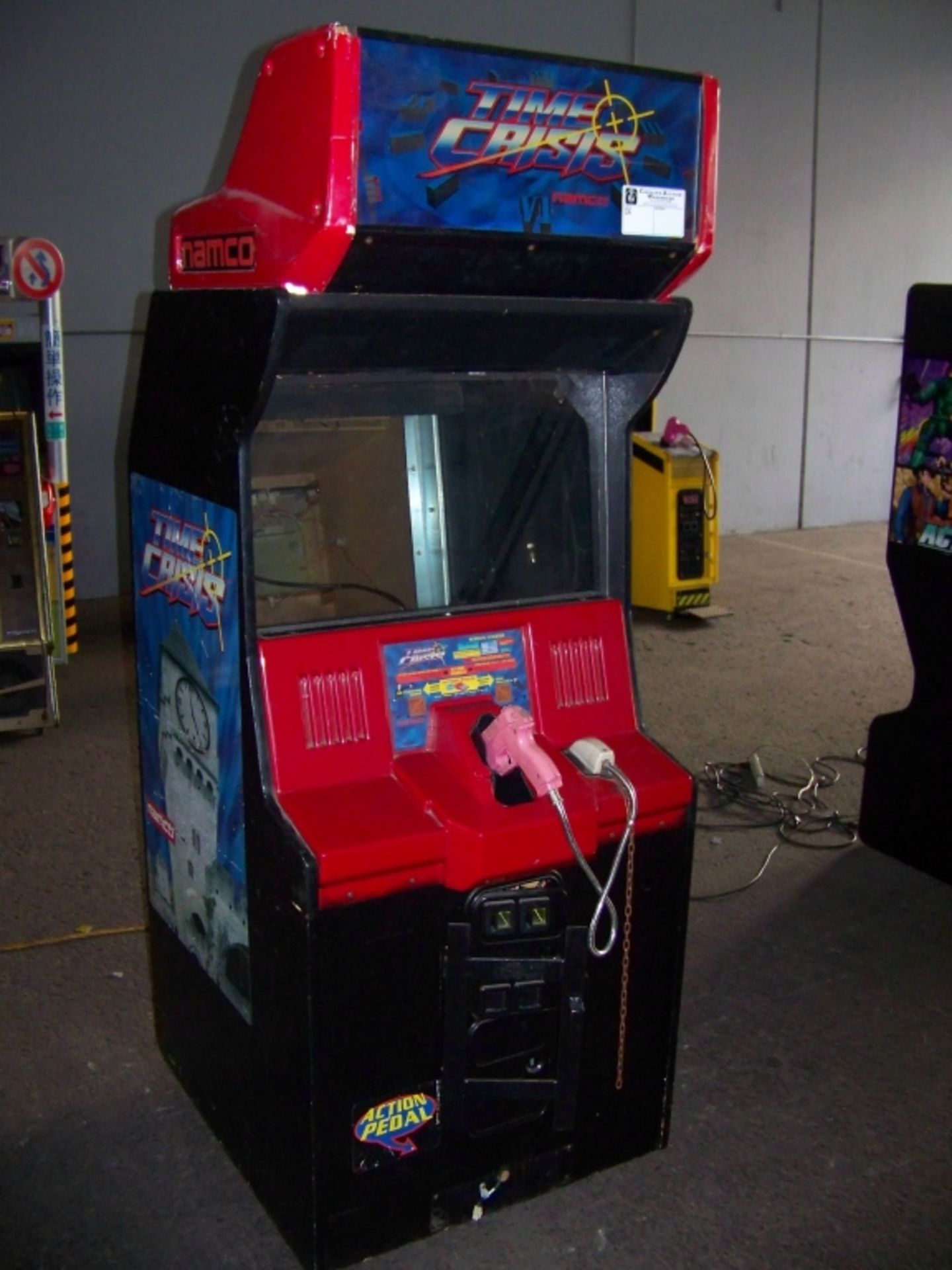 TIME CRISIS SHOOTER ARCADE GAME CABINET NAMCO - Image 2 of 3