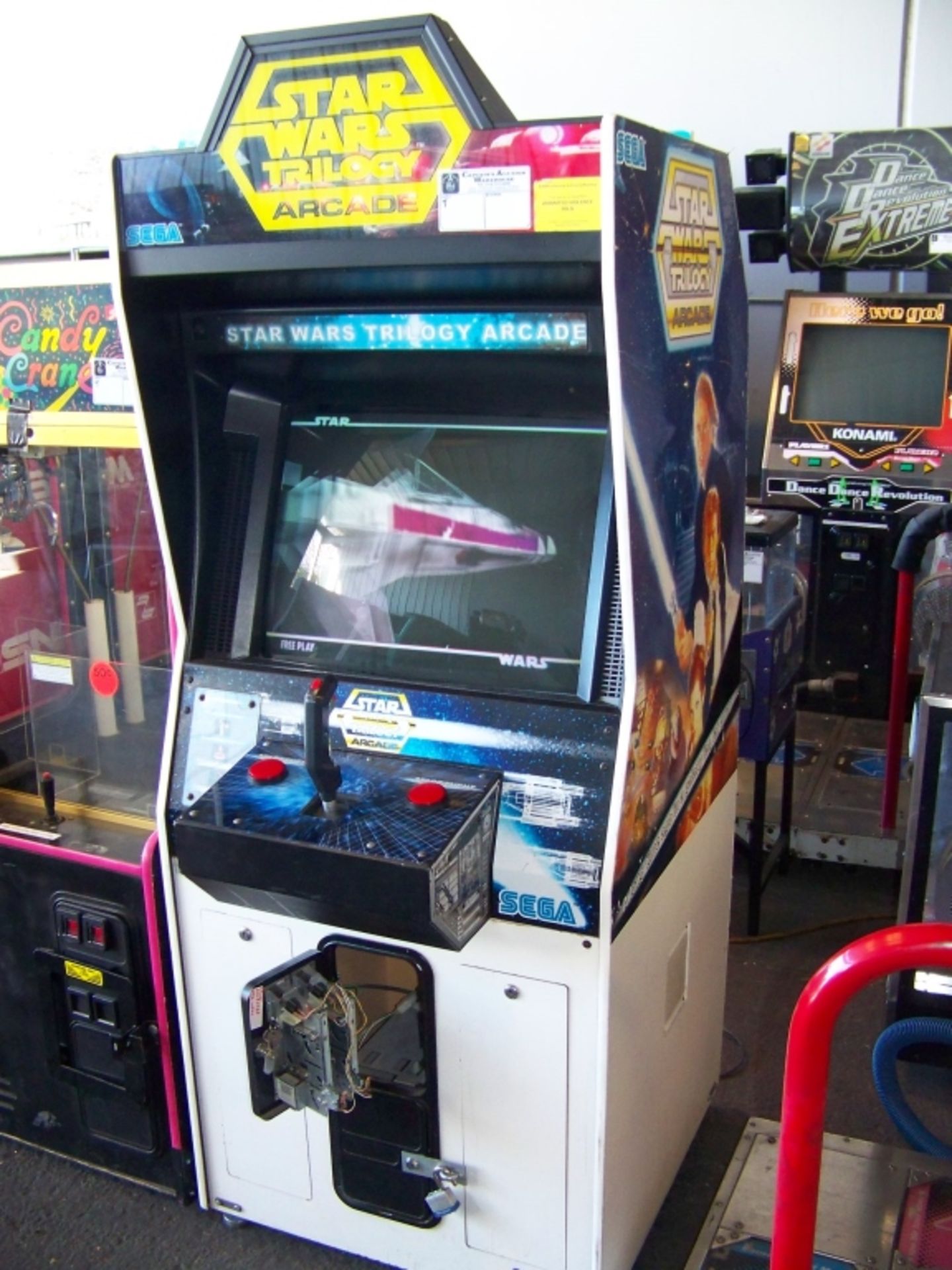 STAR WARS TRILOGY UPRIGHT ARCADE GAME SEGA - Image 2 of 6