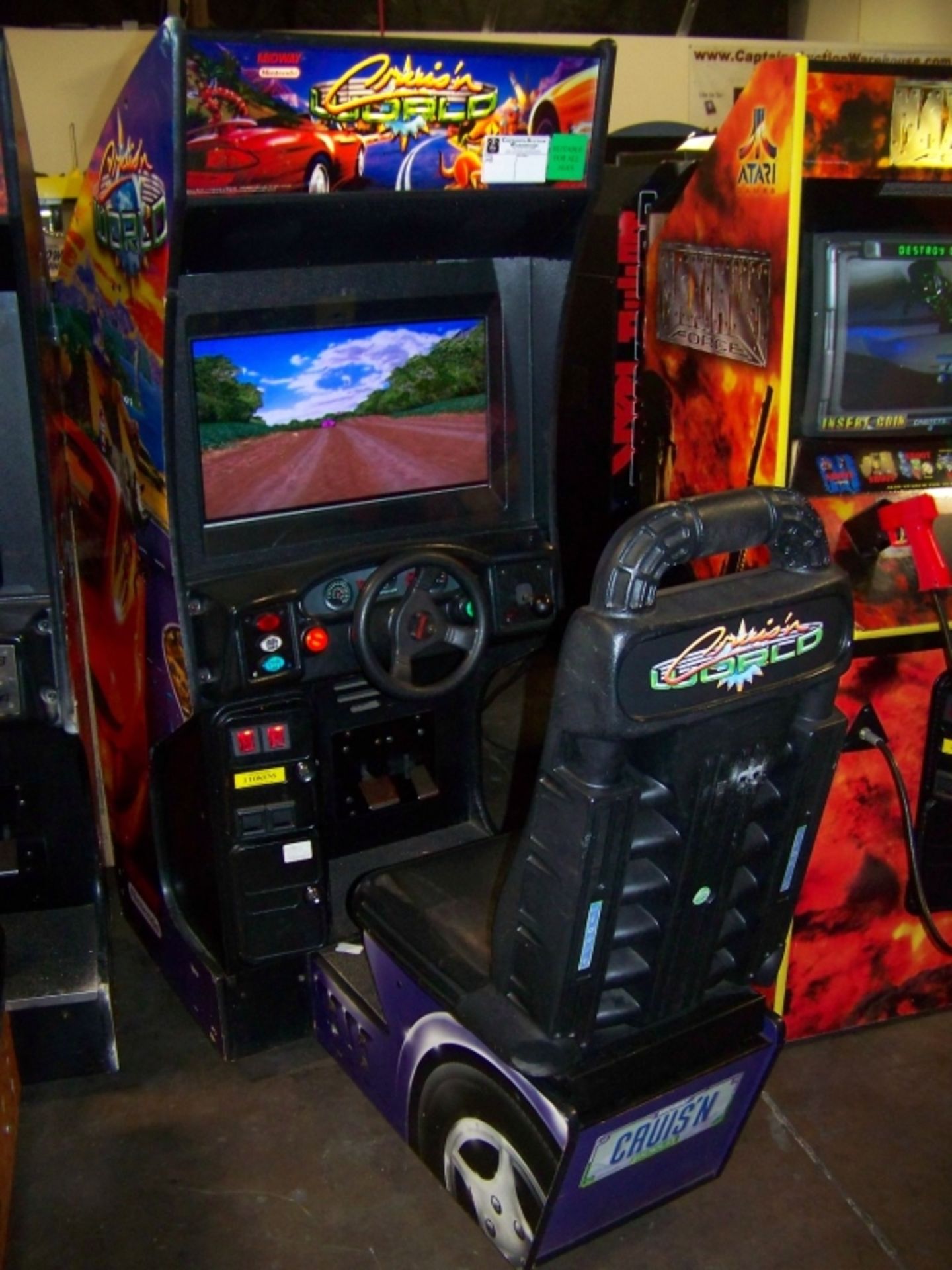 CRUISIN WORLD SITDOWN DRIVER ARCADE GAME - Image 3 of 4