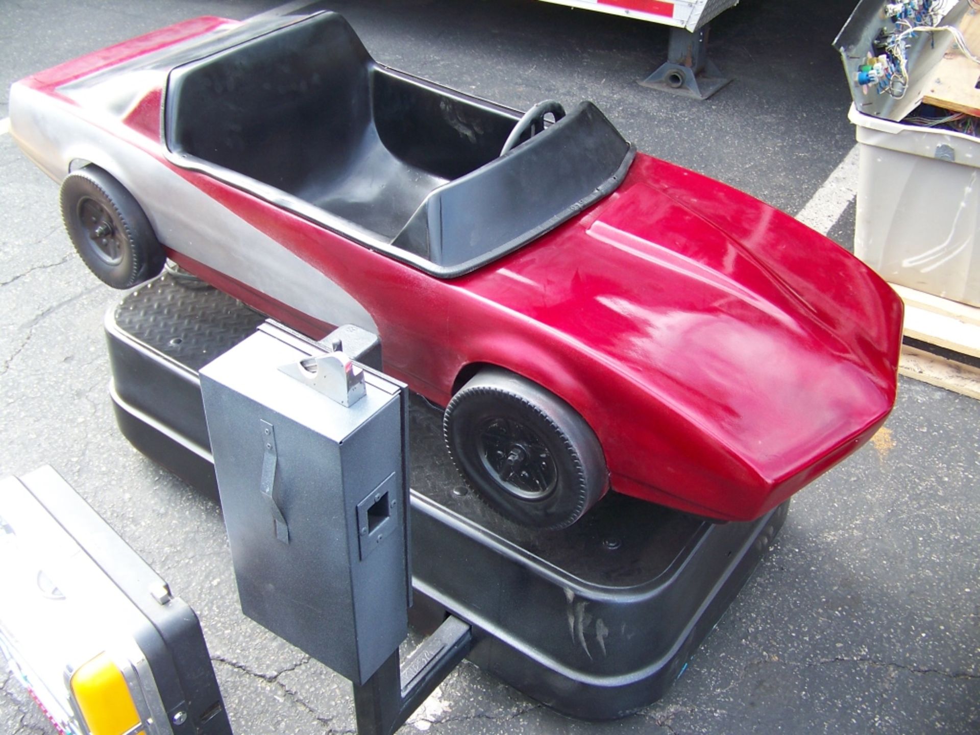 KIDDIE RIDE CORVETTE STYLE RACE CAR COIN OPERATED