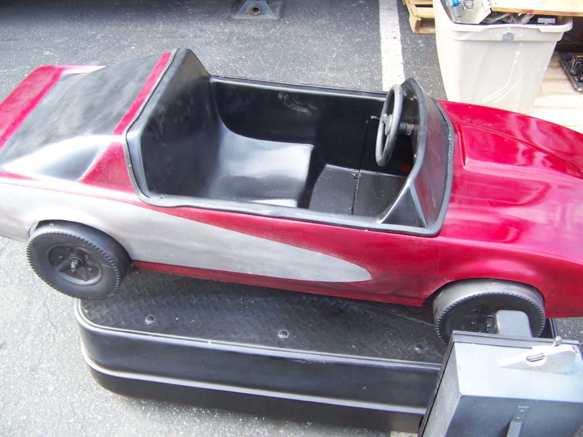 KIDDIE RIDE CORVETTE STYLE RACE CAR COIN OPERATED - Image 2 of 4