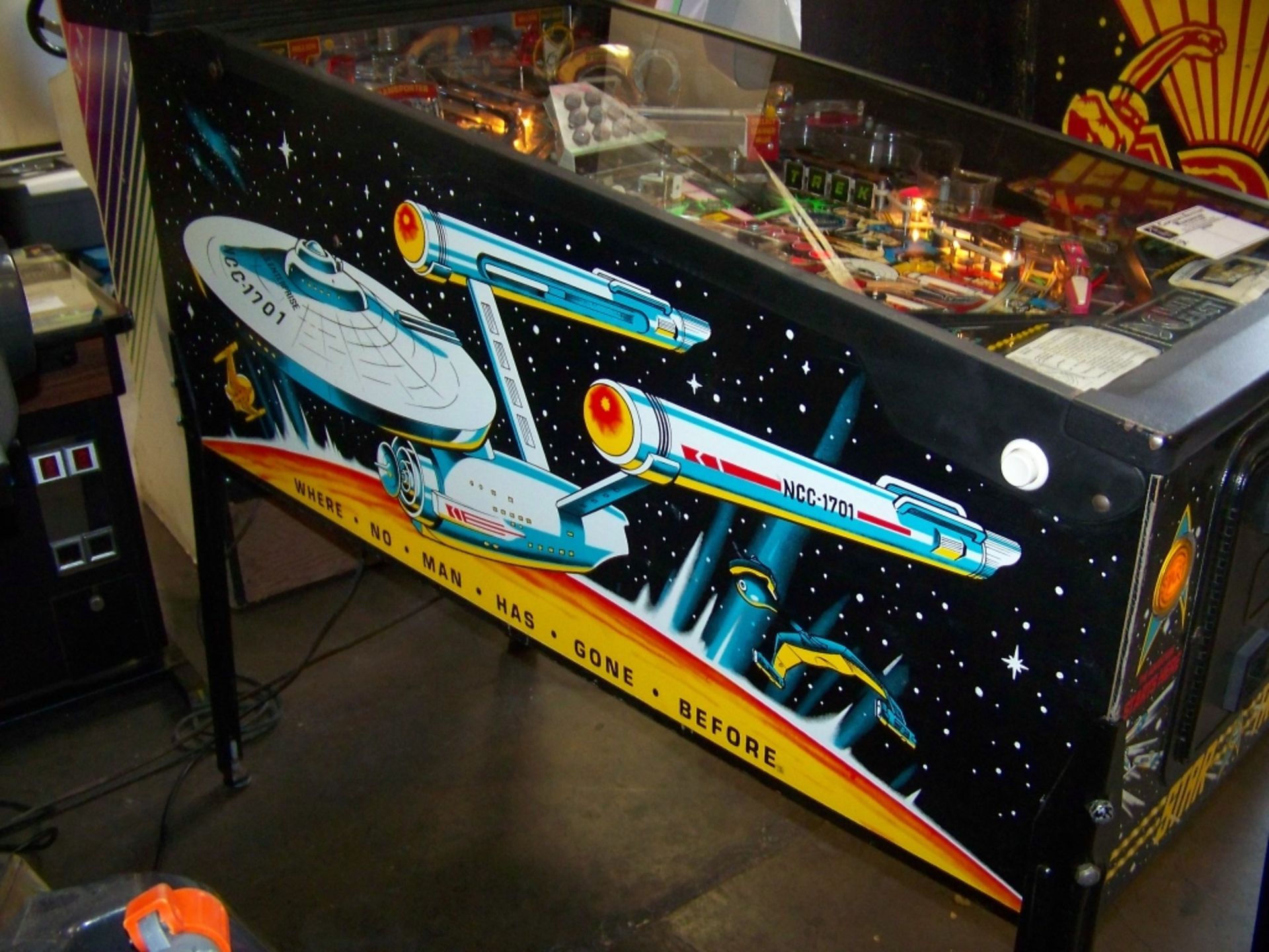 STAR TREK 25TH ANNIVERSARY PINBALL MACHINE - Image 10 of 13