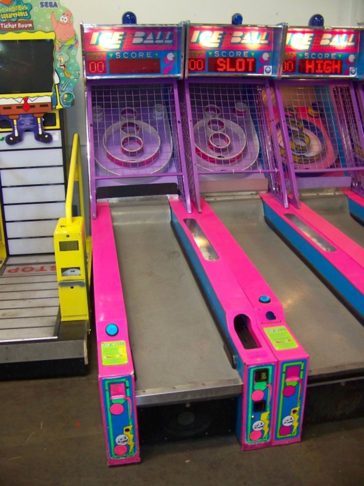 ICEBALL ALLEY ROLLER TICKET REDEMPTION GAME I.C.E.