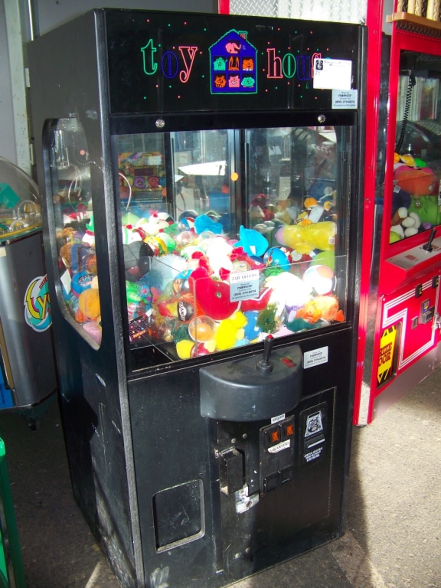 31" TOY HOUSE PLUSH CLAW CRANE MACHINE - Image 2 of 4