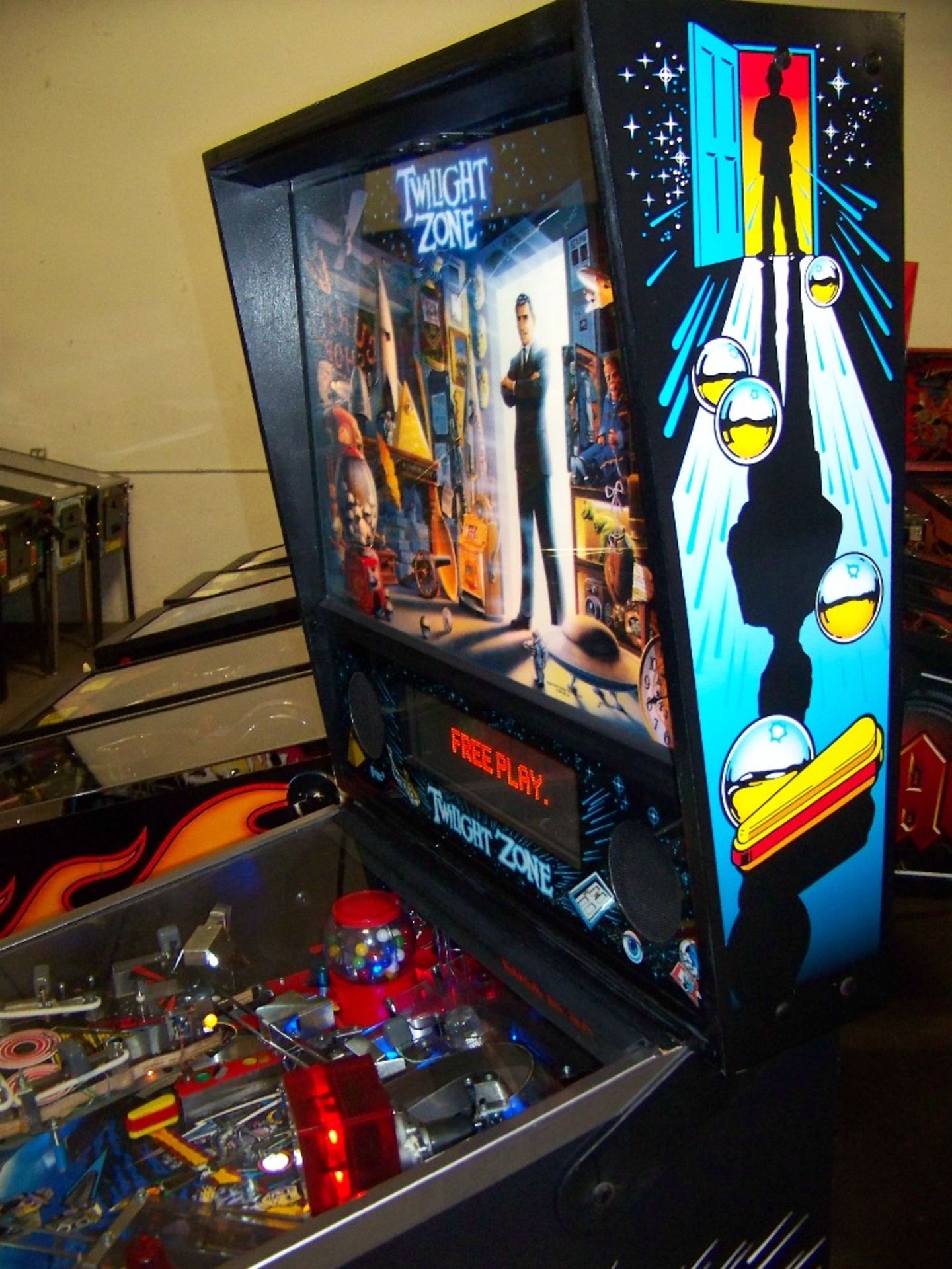 TWILIGHT ZONE PINBALL MACHINE RESTORED L@@K! - Image 7 of 19