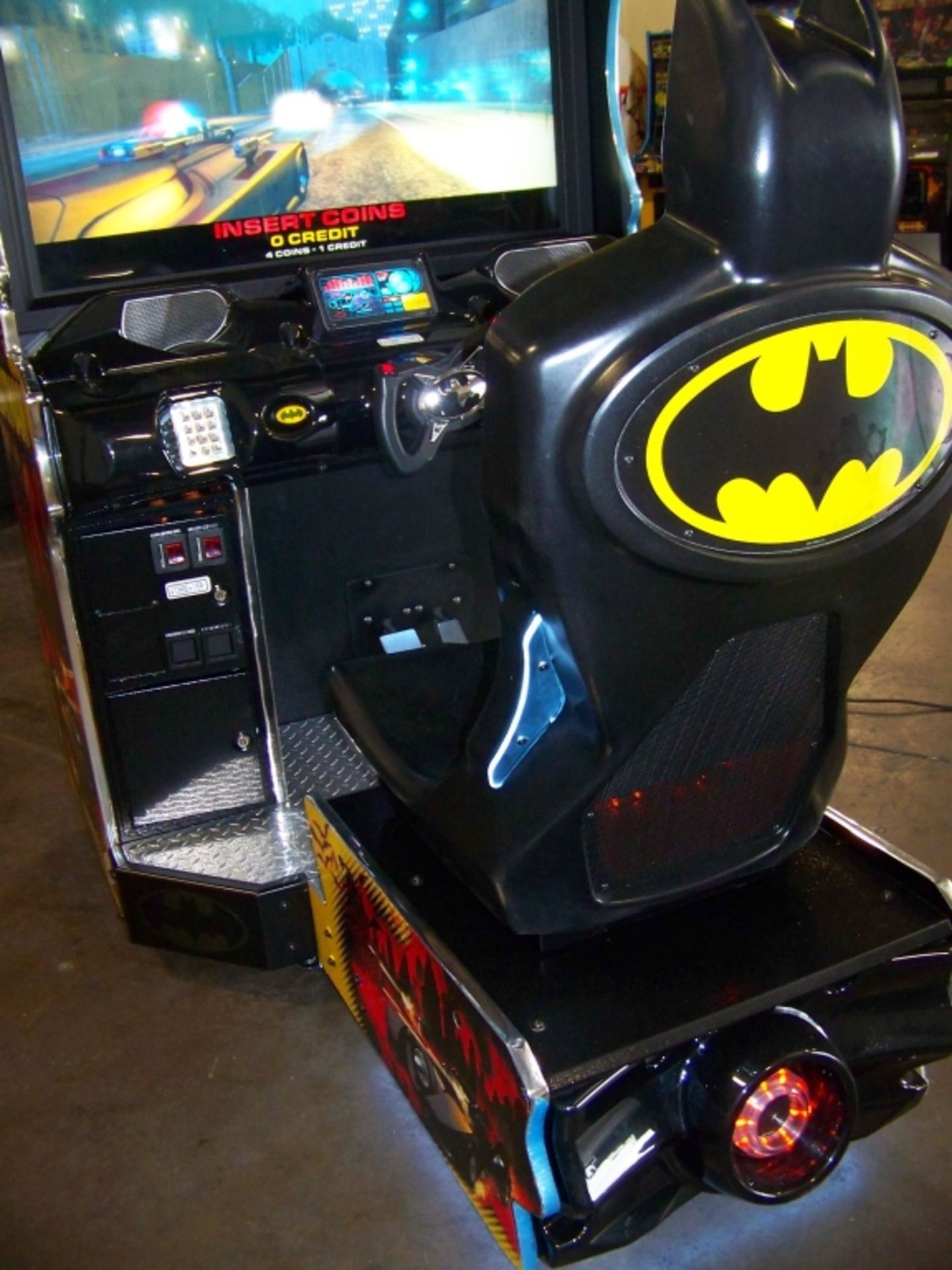 BATMAN SITDOWN DRIVER ARCADE GAME RAW THRILLS - Image 2 of 11